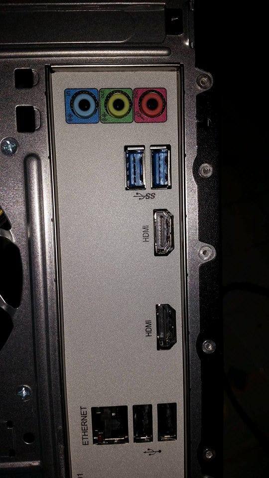 2 HDMI, 2 Monitors MAX. Not as advertised, click to load a larger version