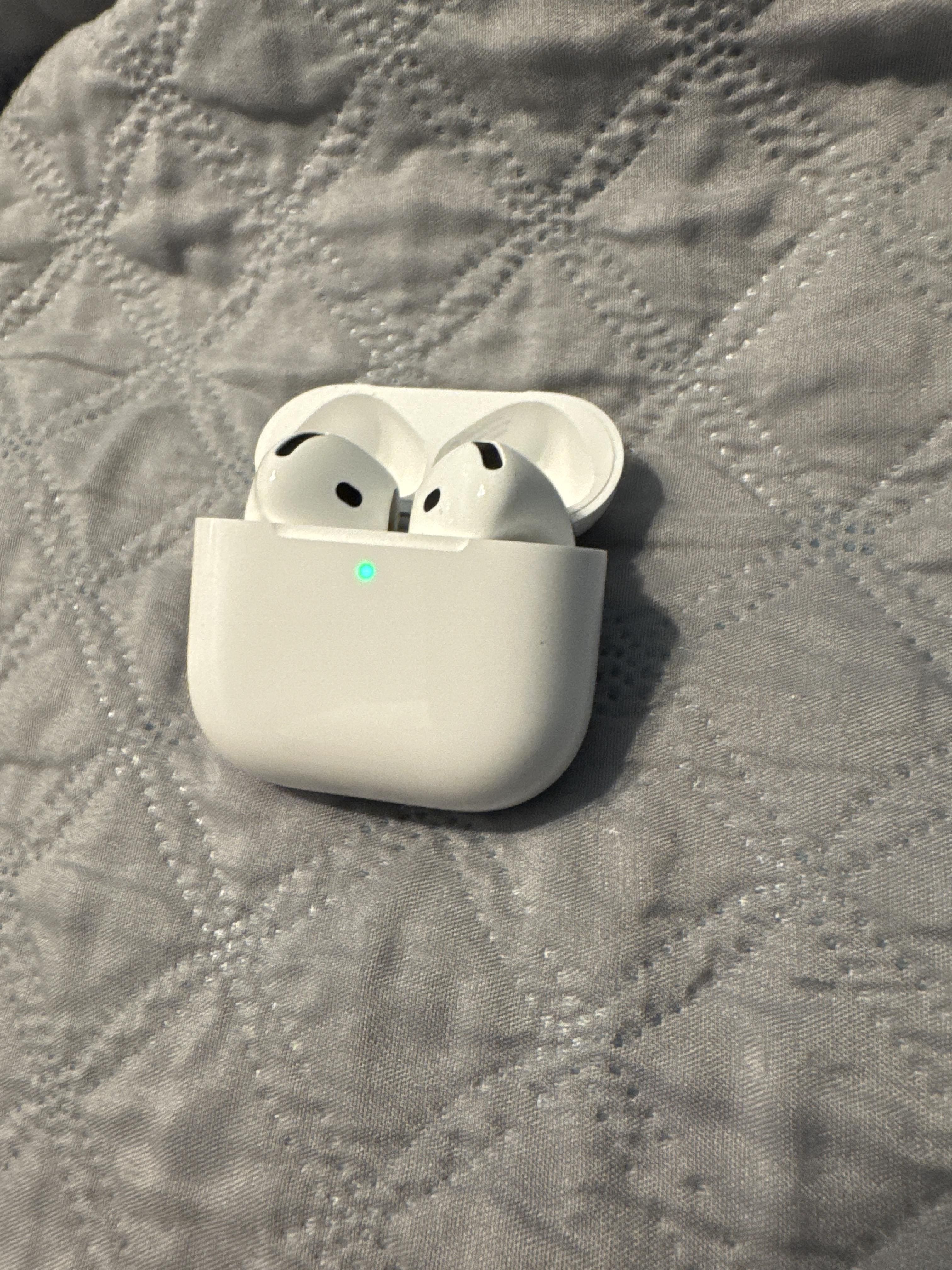 Apple AirPods4 ホワイト Apple AirPods 4 with Active Noise Cancellation from Xfinity Mobile