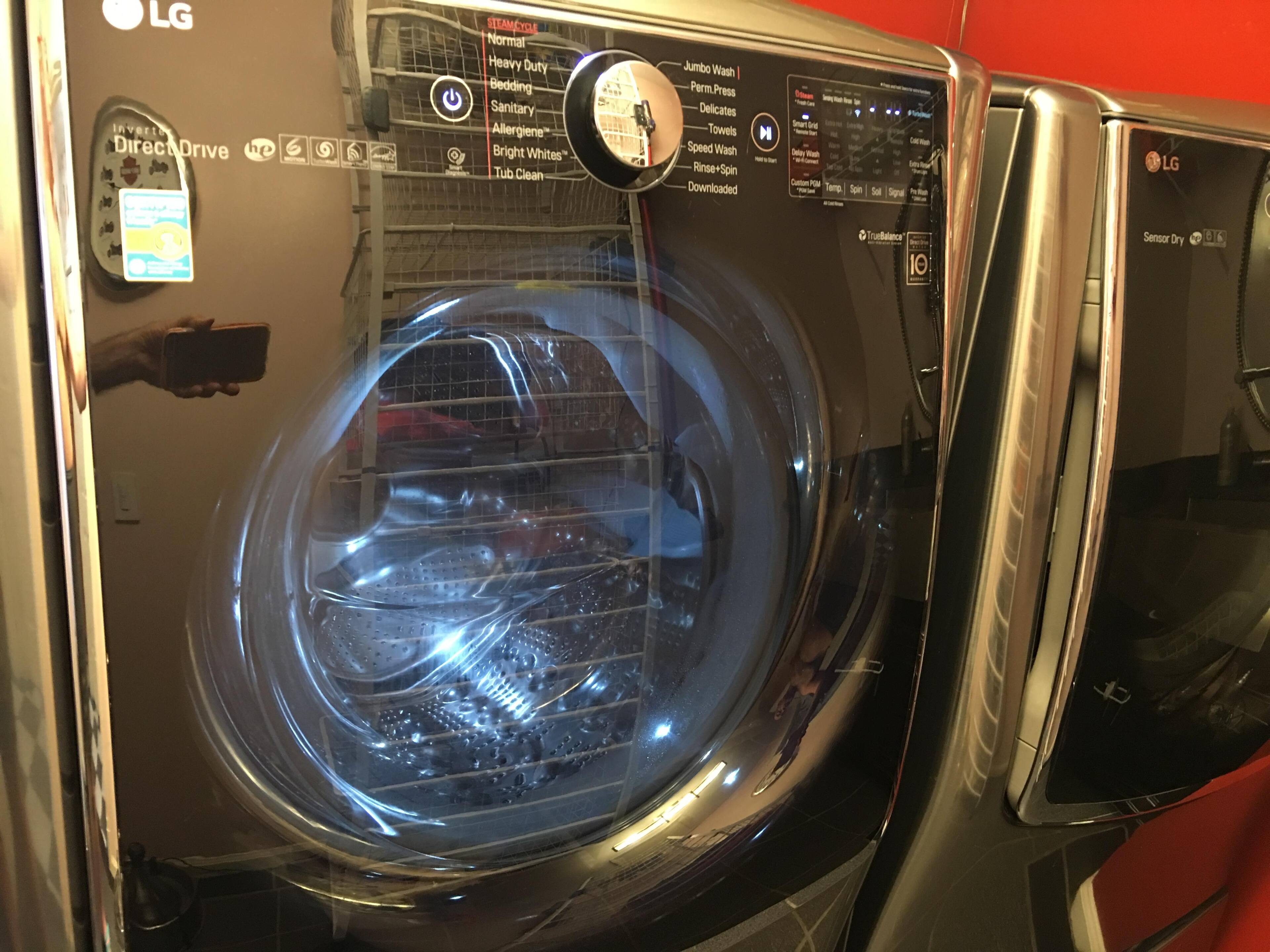 Love the curved, high tech controls on the door!, click to load a larger version