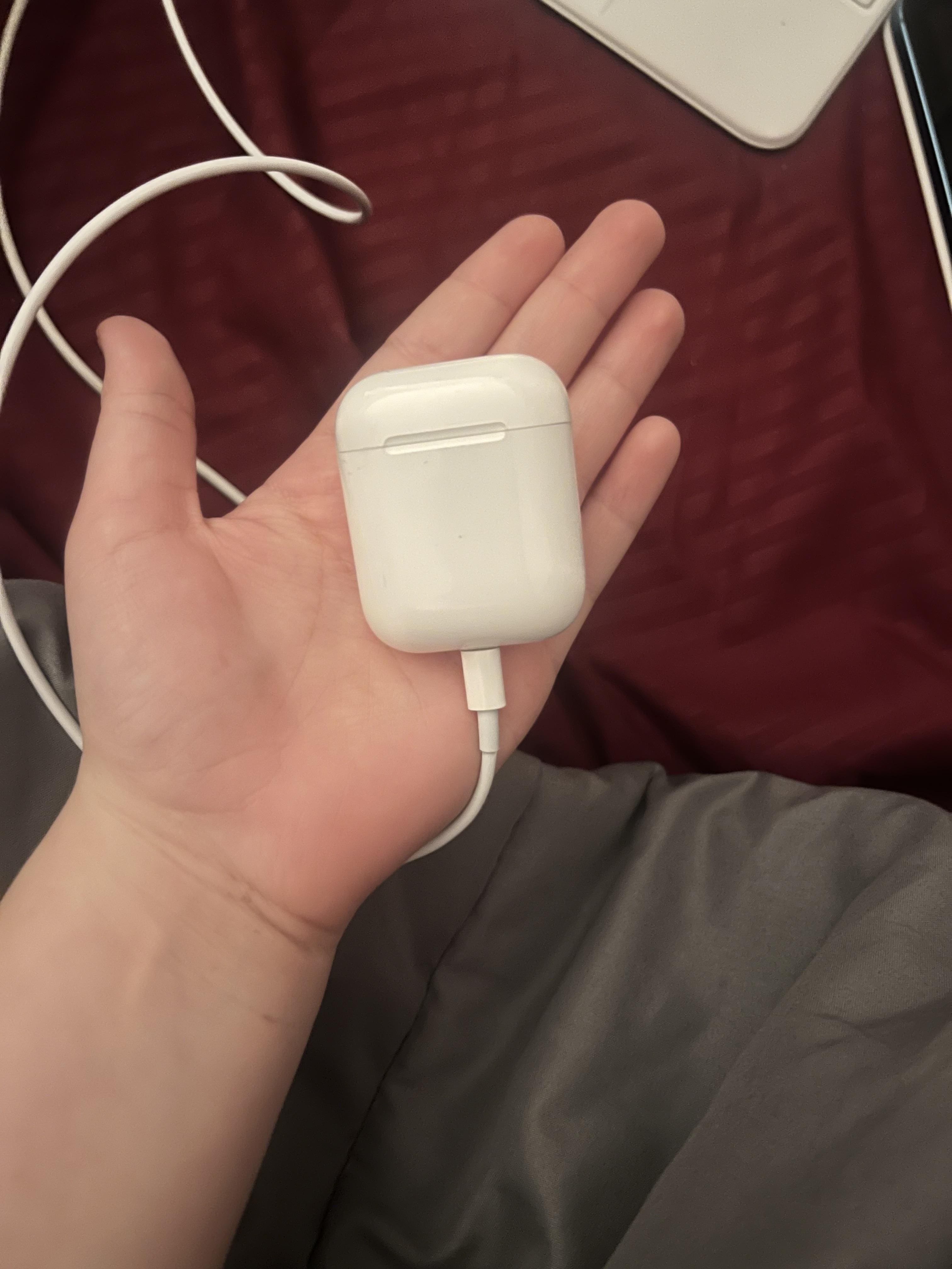 Apple AirPods2 with Charging 新品未使用 Amazon.co.jp: 【整備済み品】 Apple AirPods with Wireless Charging