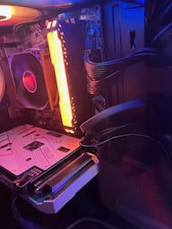 CORSAIR VENGEANCE RGB PRO 32GB (2x16GB) DDR4 3200MHz C16 CORSAIR VENGEANCE RGB PRO 32GB (2x16GB) DDR4 3200MHz C16