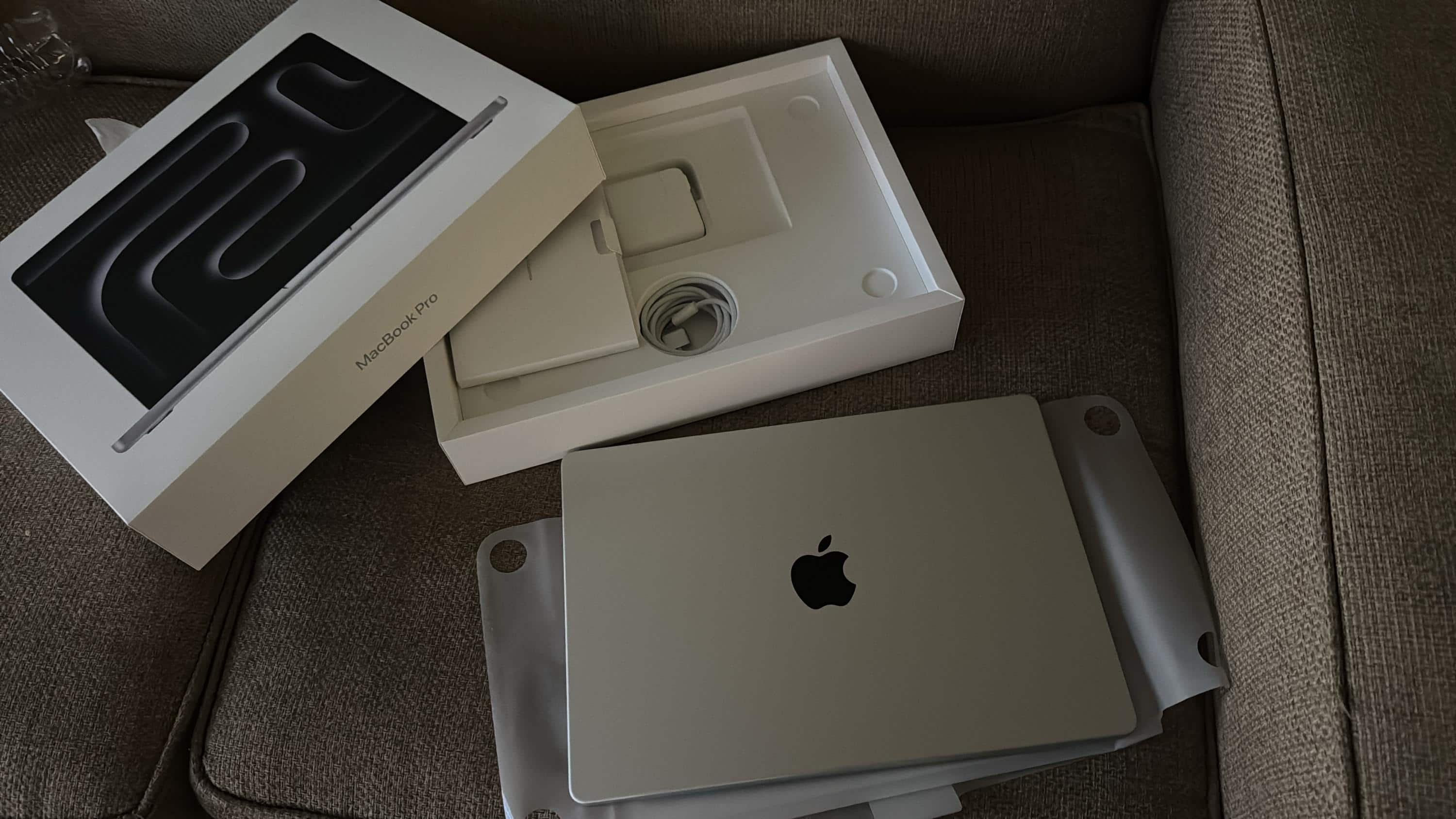 Apple MacBook Pro 14 inch Laptop Apple M4 chip Built for Apple