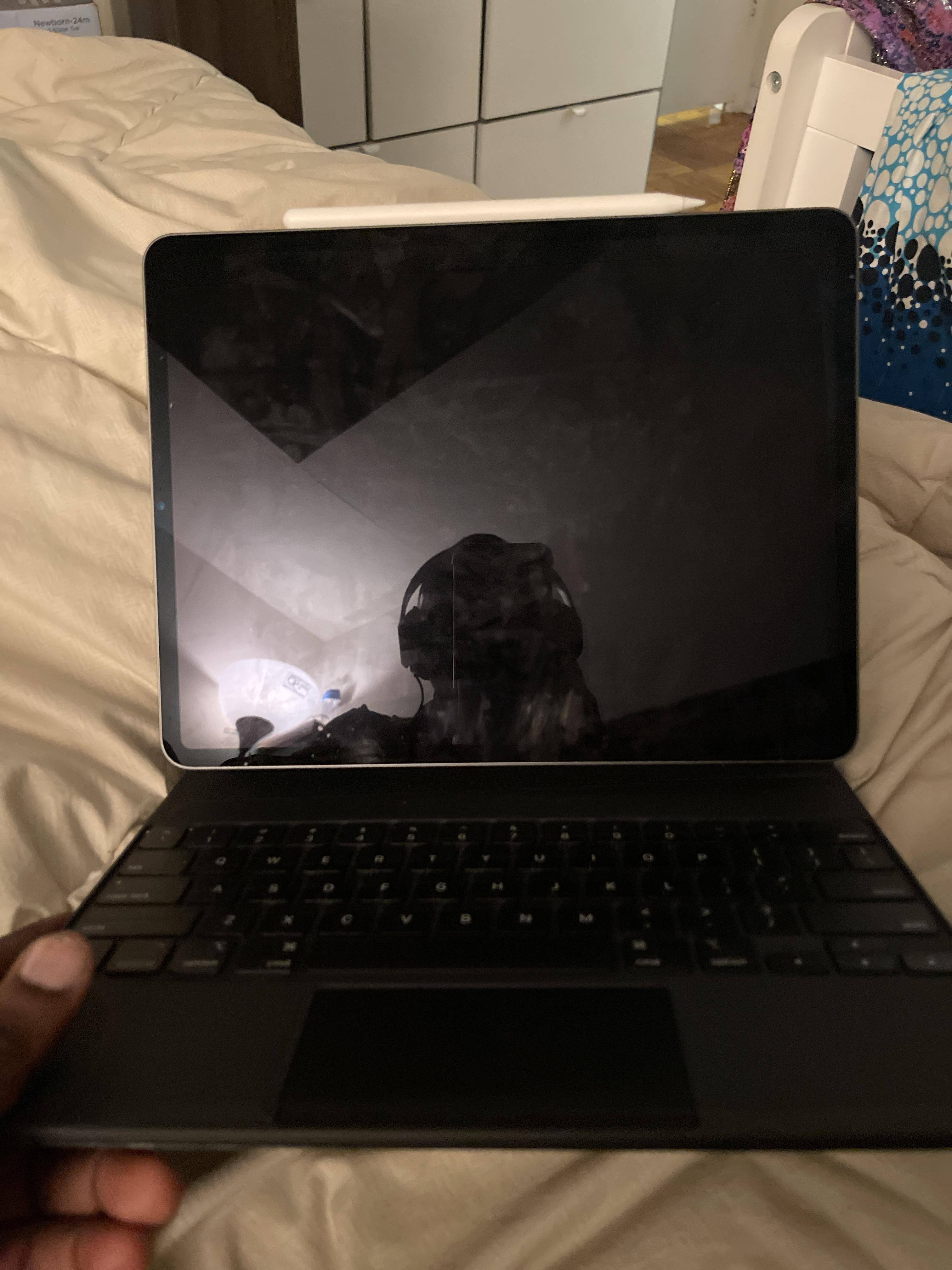 Apple Refurbished Excellent Magic Keyboard for iPad Air 13