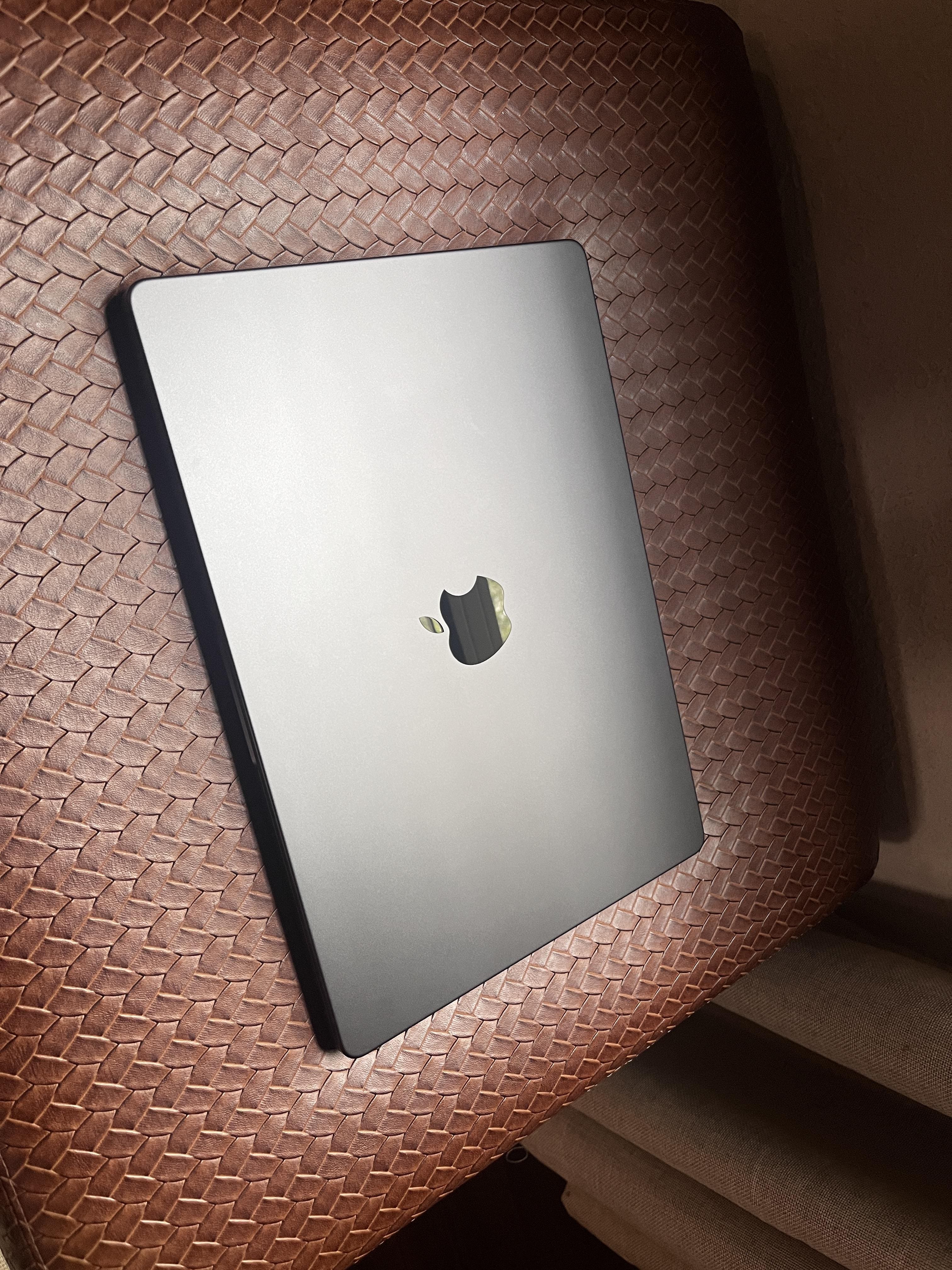 14 inch MacBook Pro Apple M5 Pro chip with 15 core CPU and 16 core