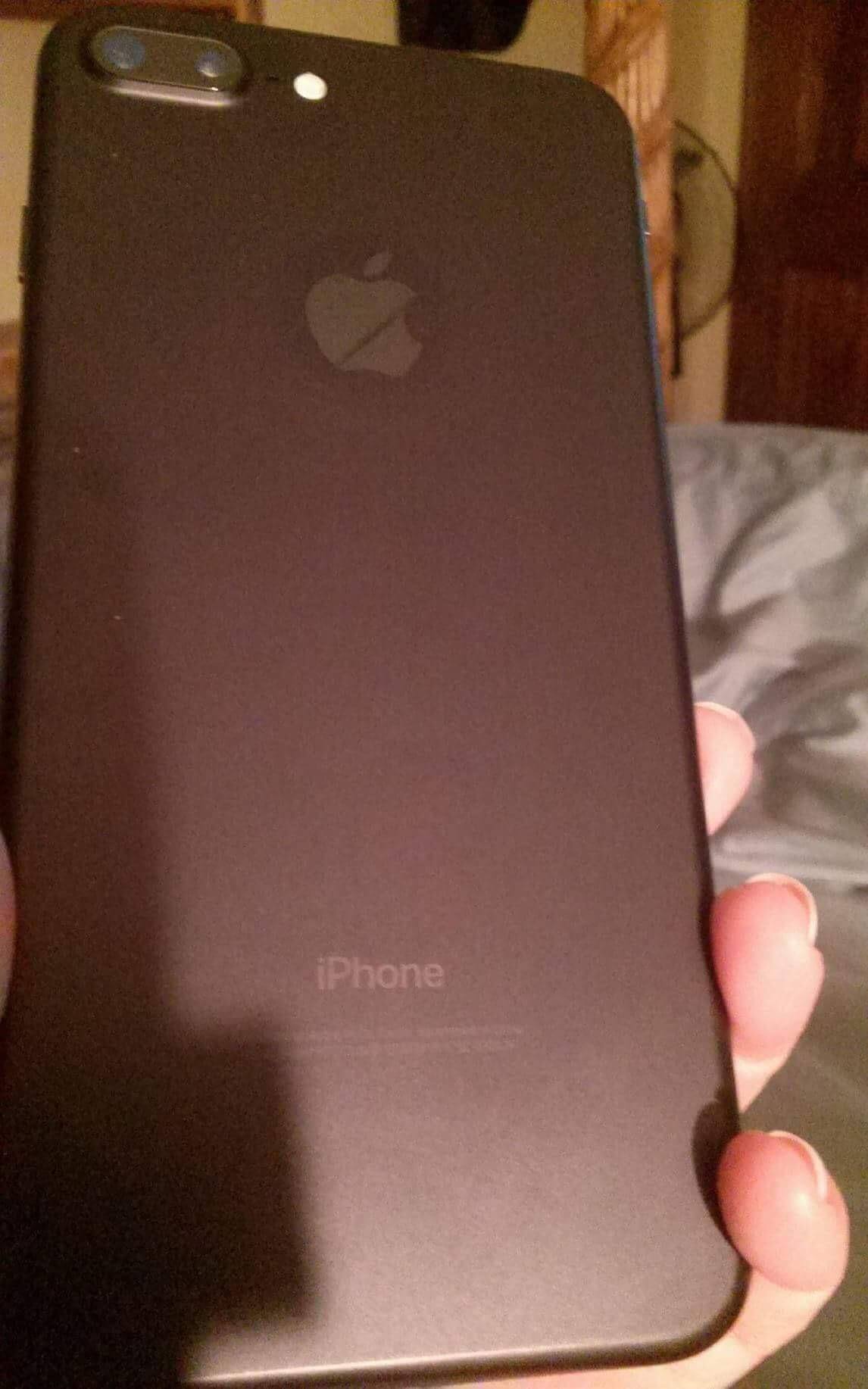 iPhone 7plus 128 gbs, click to load a larger version