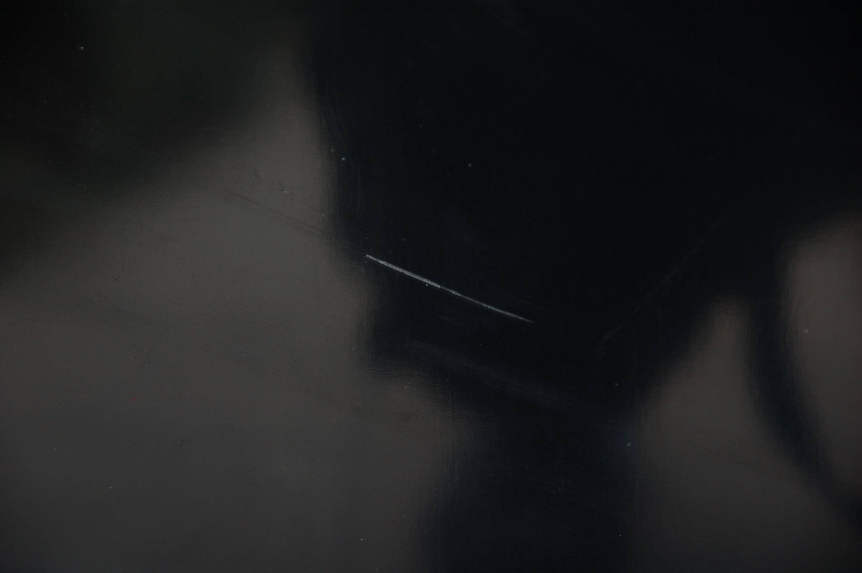 scratch on side, click to load a larger version