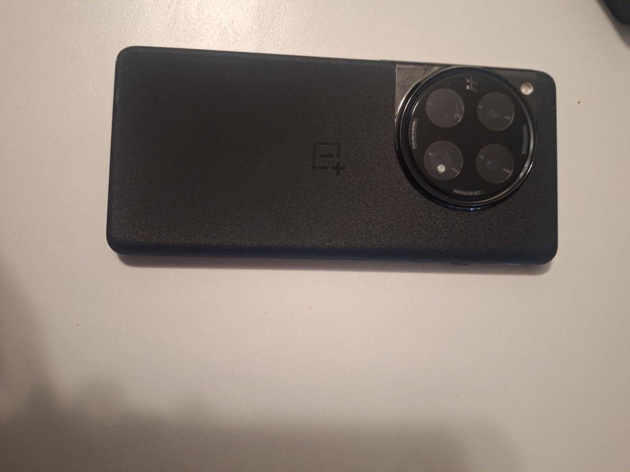OnePlus 12・12/256GB(ブラック) Buy OnePlus 12 - OnePlus (United States)