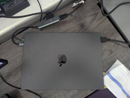 Apple MacBook Pro 14 Apple MacBook Pro 14