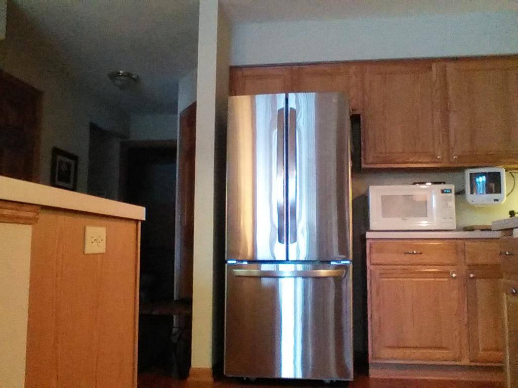 L G refrigerator, click to load a larger version