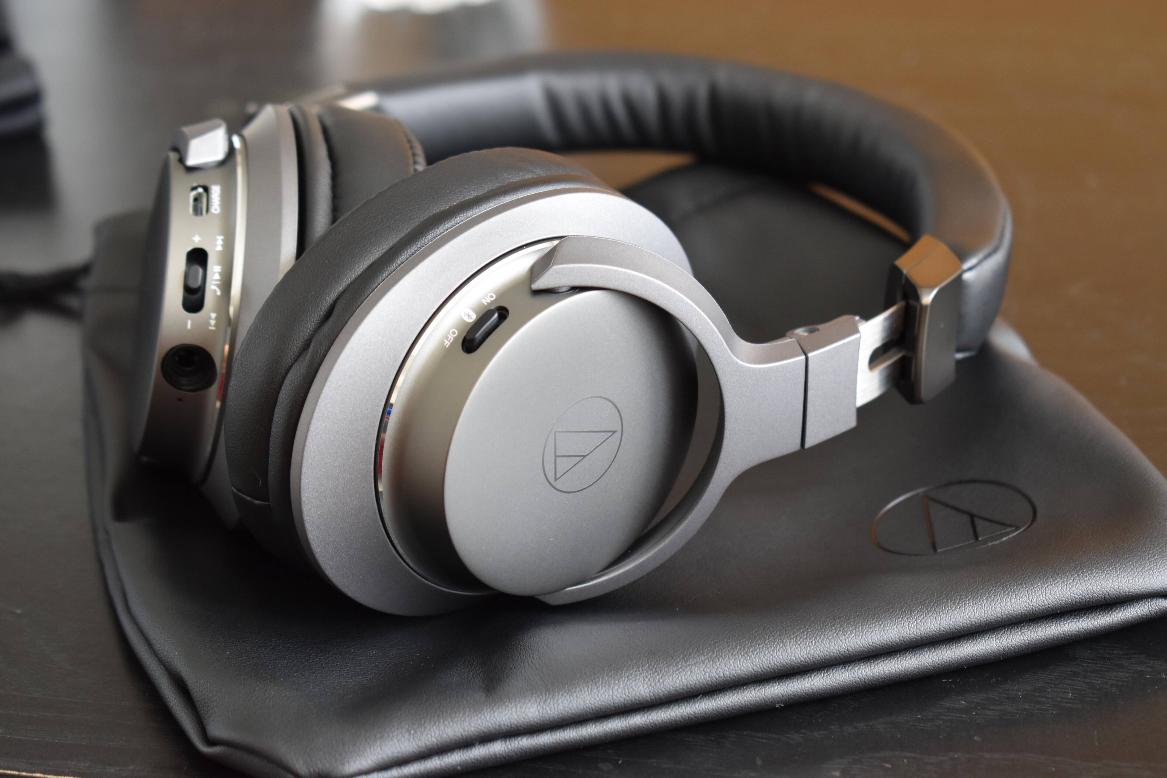 Headphones laying on top of the included carrying bag, click to load a larger version