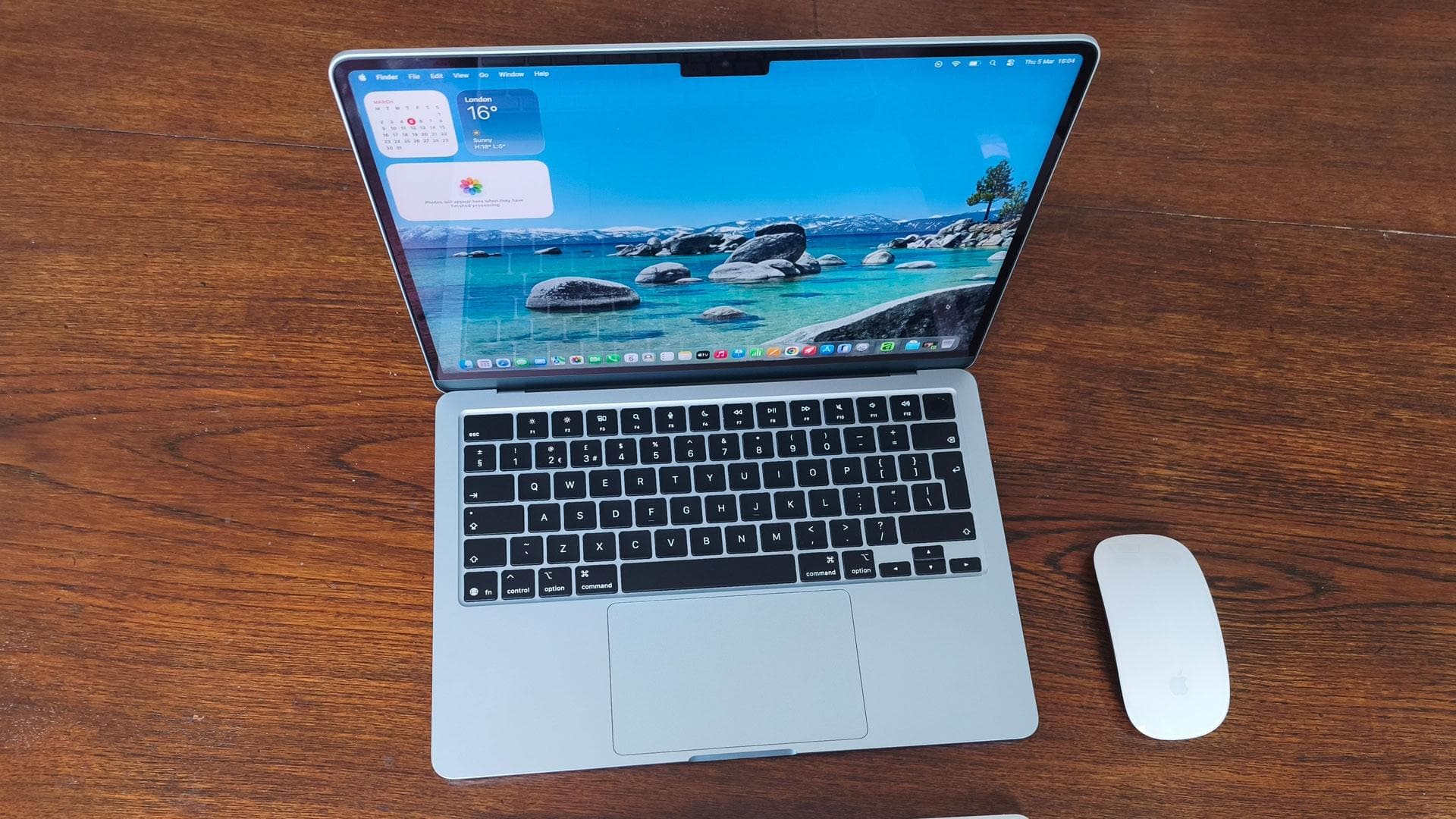 13 inch MacBook Air Apple M5 chip with 10 core CPU and 8 core GPU