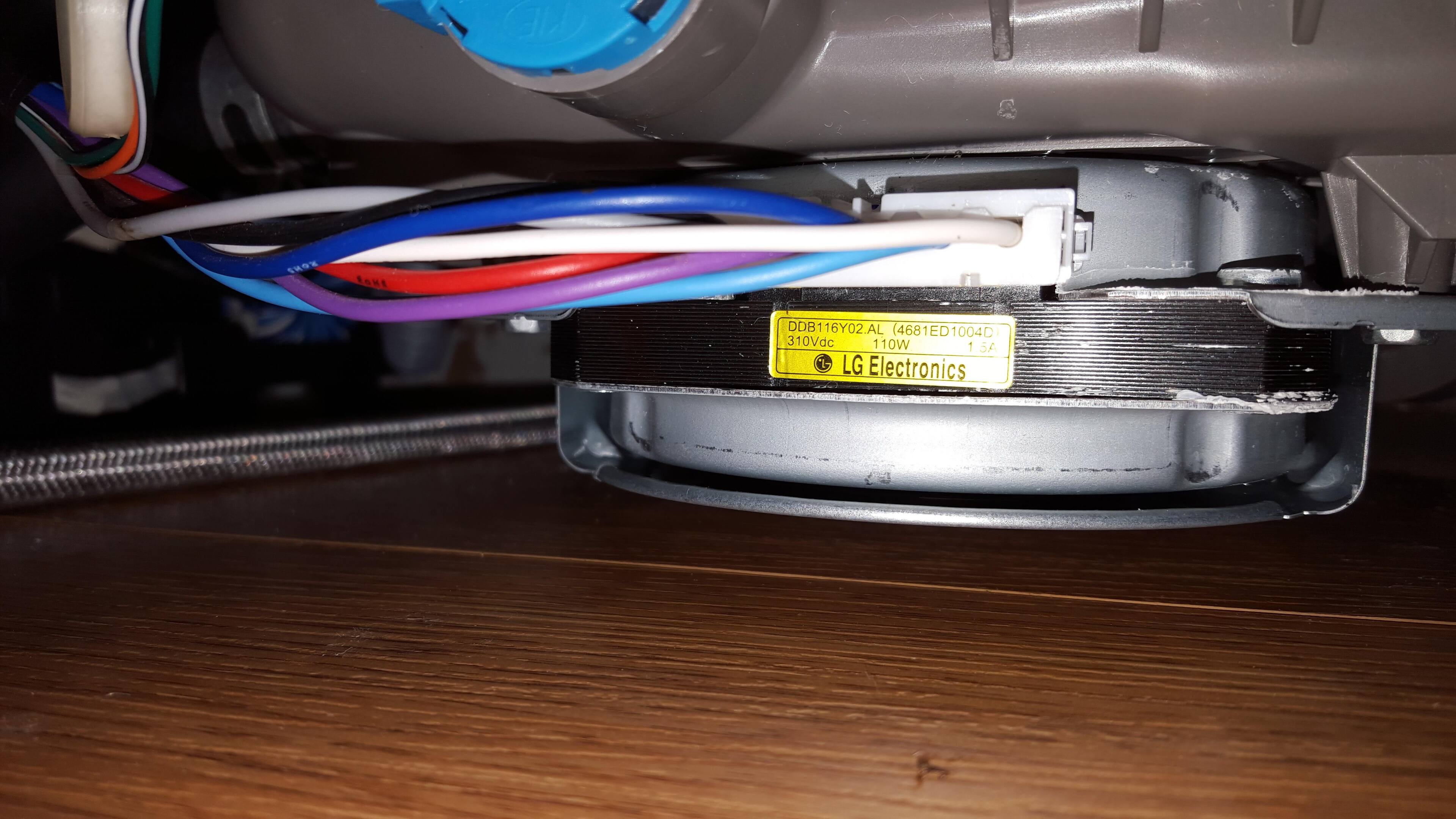 PIc of buildup from leak. Noise was bad too., click to load a larger version