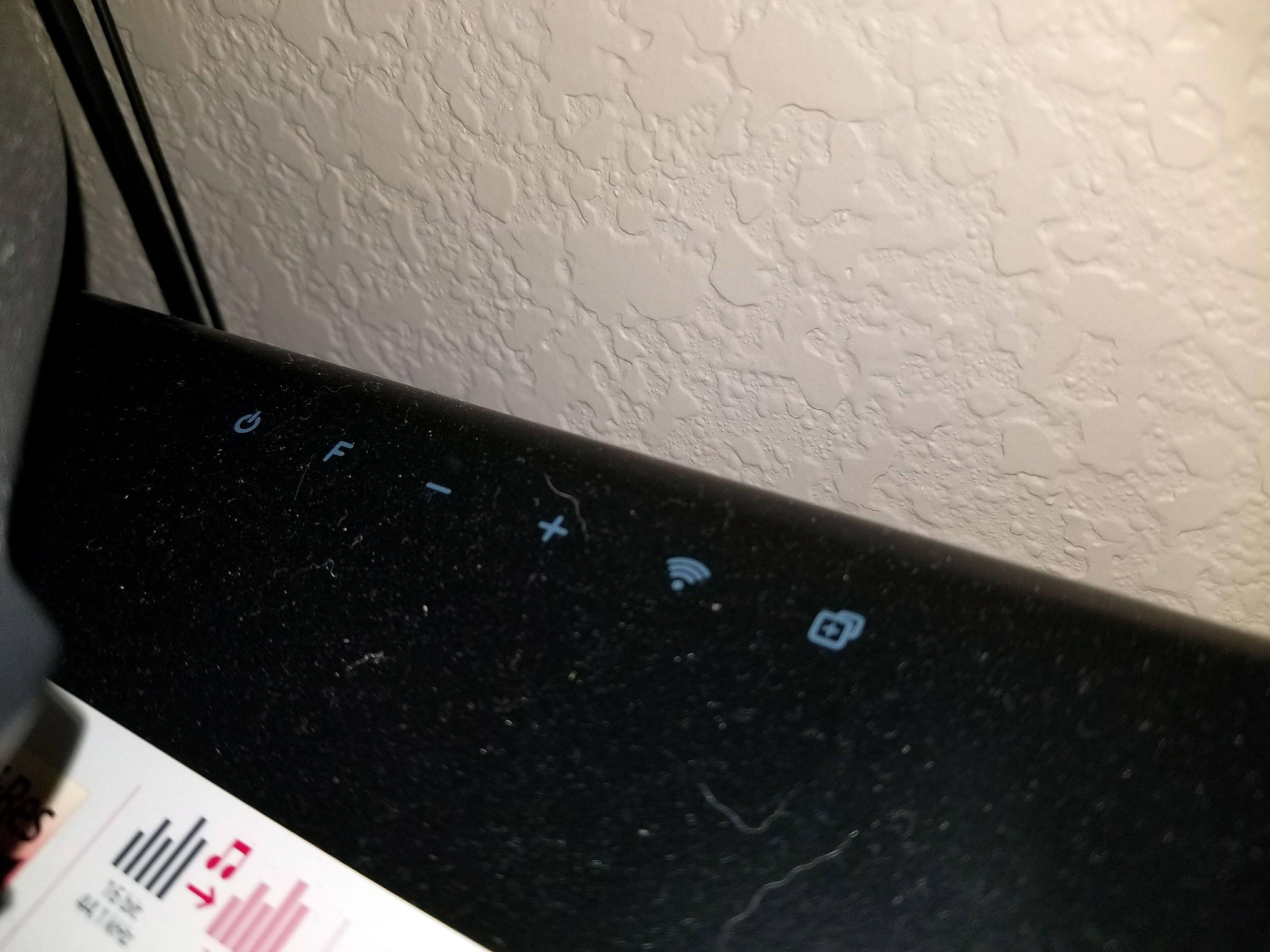 Manual buttons are oddly placed in back, click to load a larger version