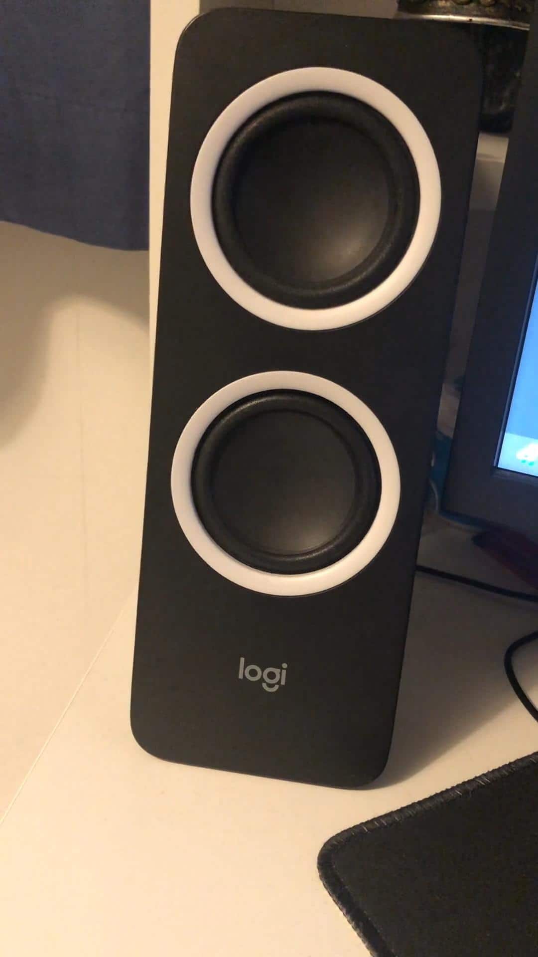 Logitech Z200 2.0 Multimedia Speakers with Stereo Sound (2 Piece