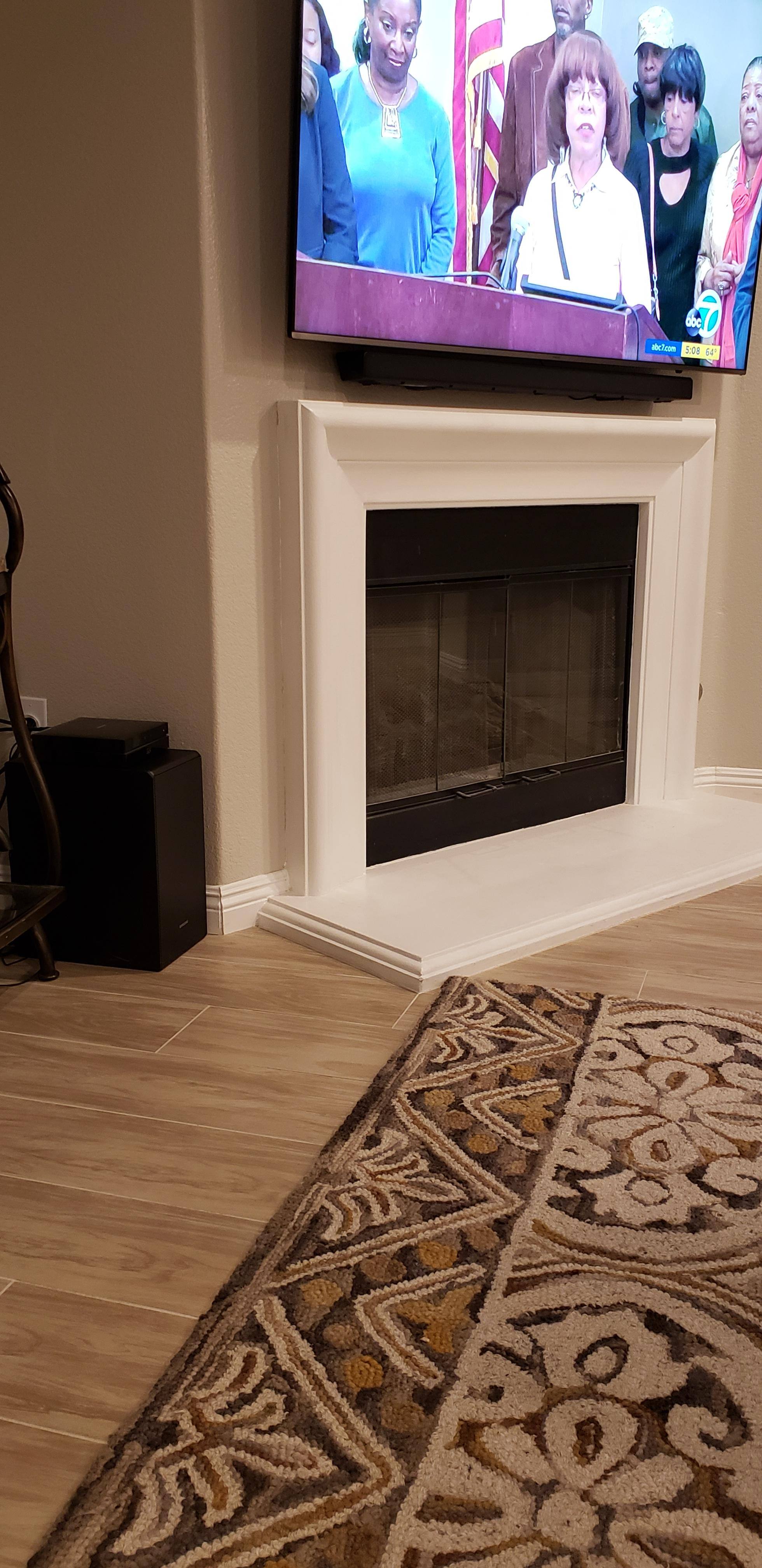 Samsung sound bar, click to load a larger version