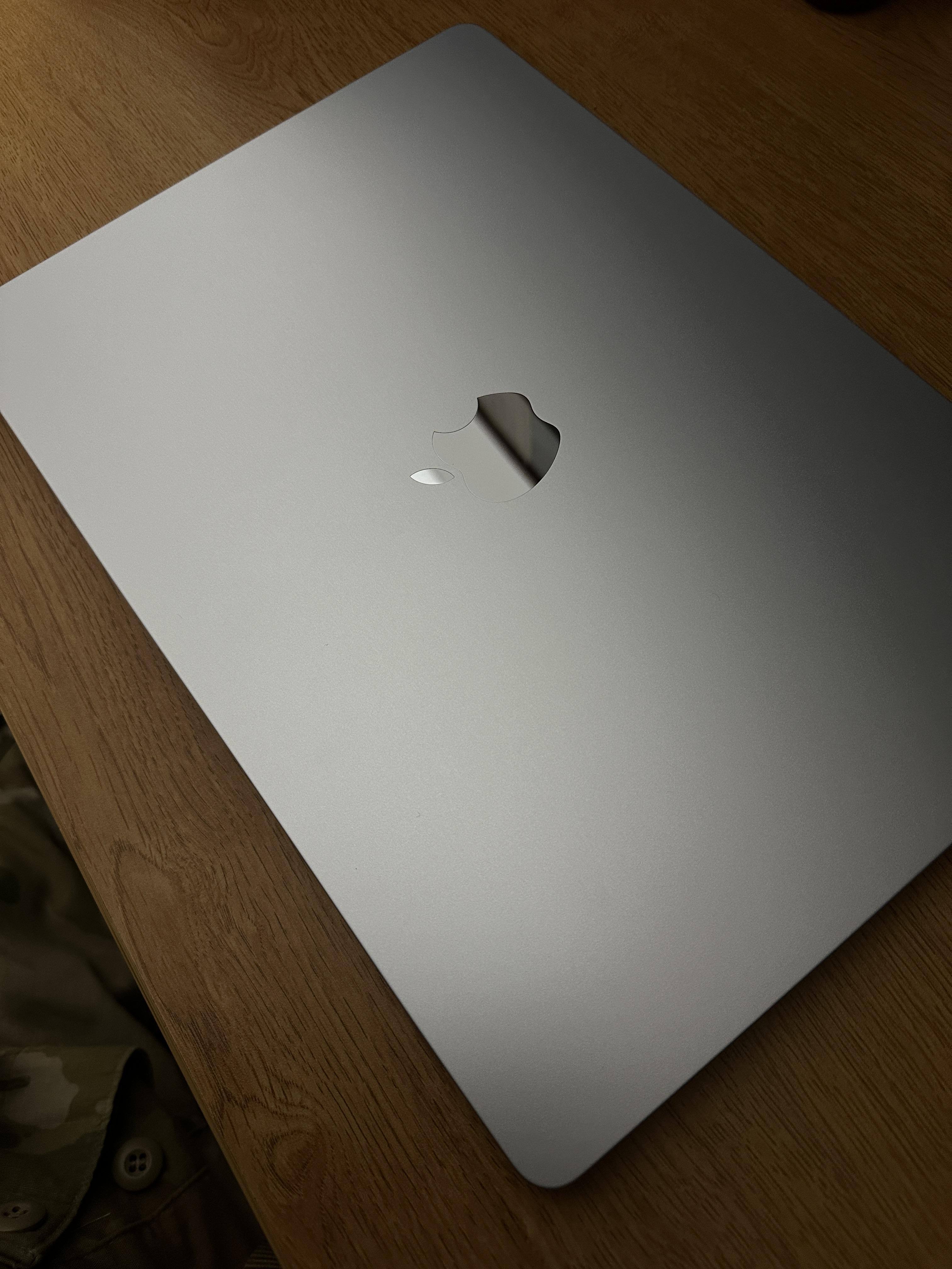 Apple MacBook Air 15 inch Laptop Apple M4 chip Built for Apple