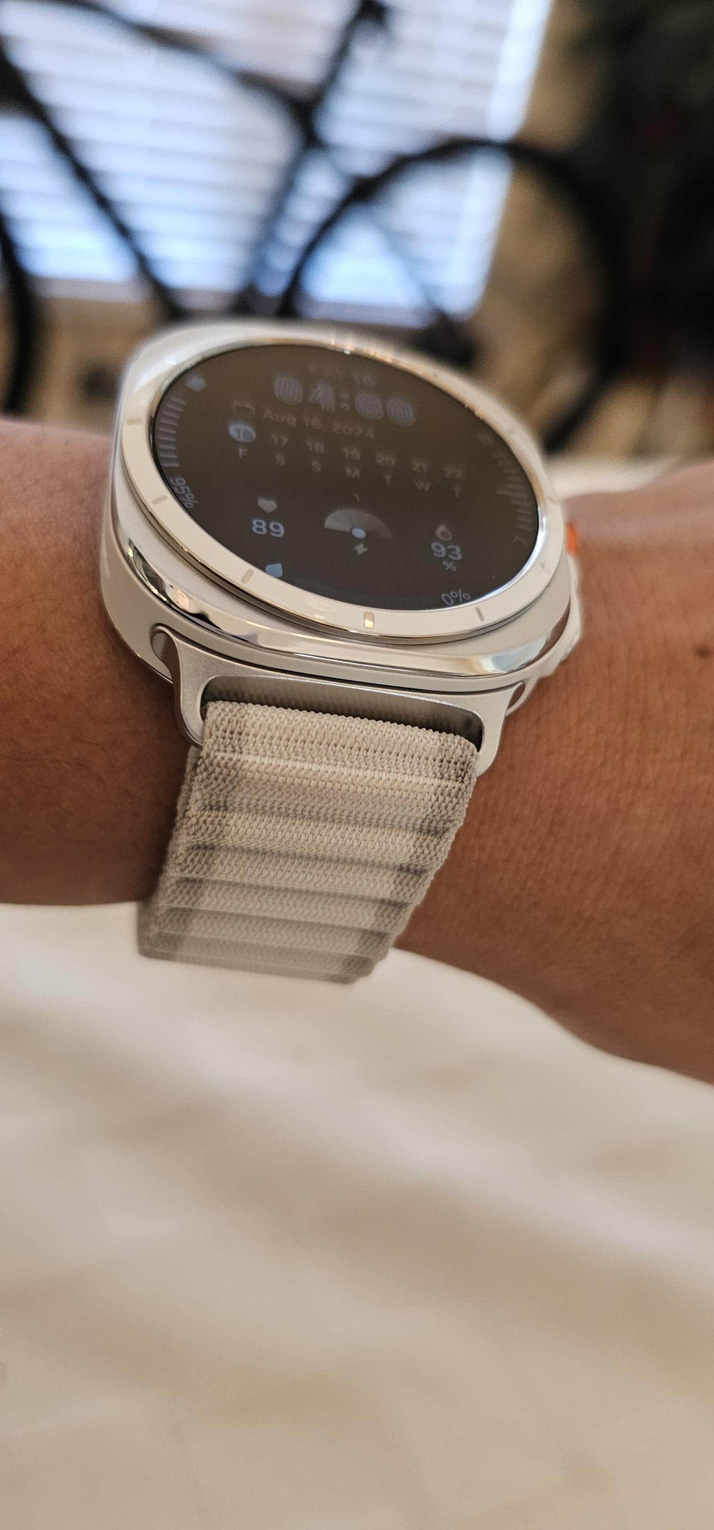 26-O Samsung Galaxy Watch Ultra Trail Band in White Sand