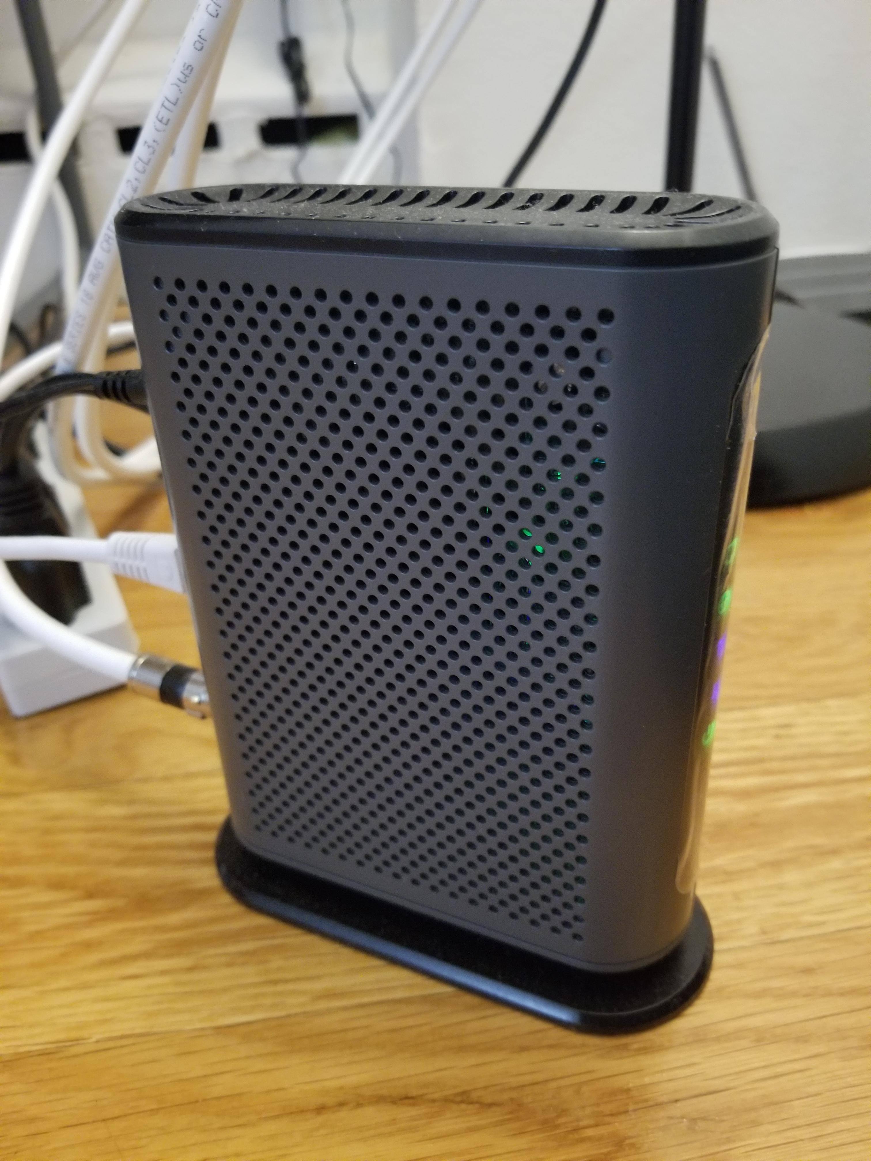 M_Dool Motorola MB7420 16x4 DOCSIS 3.0 Cable Modem 646 Mbps Gray