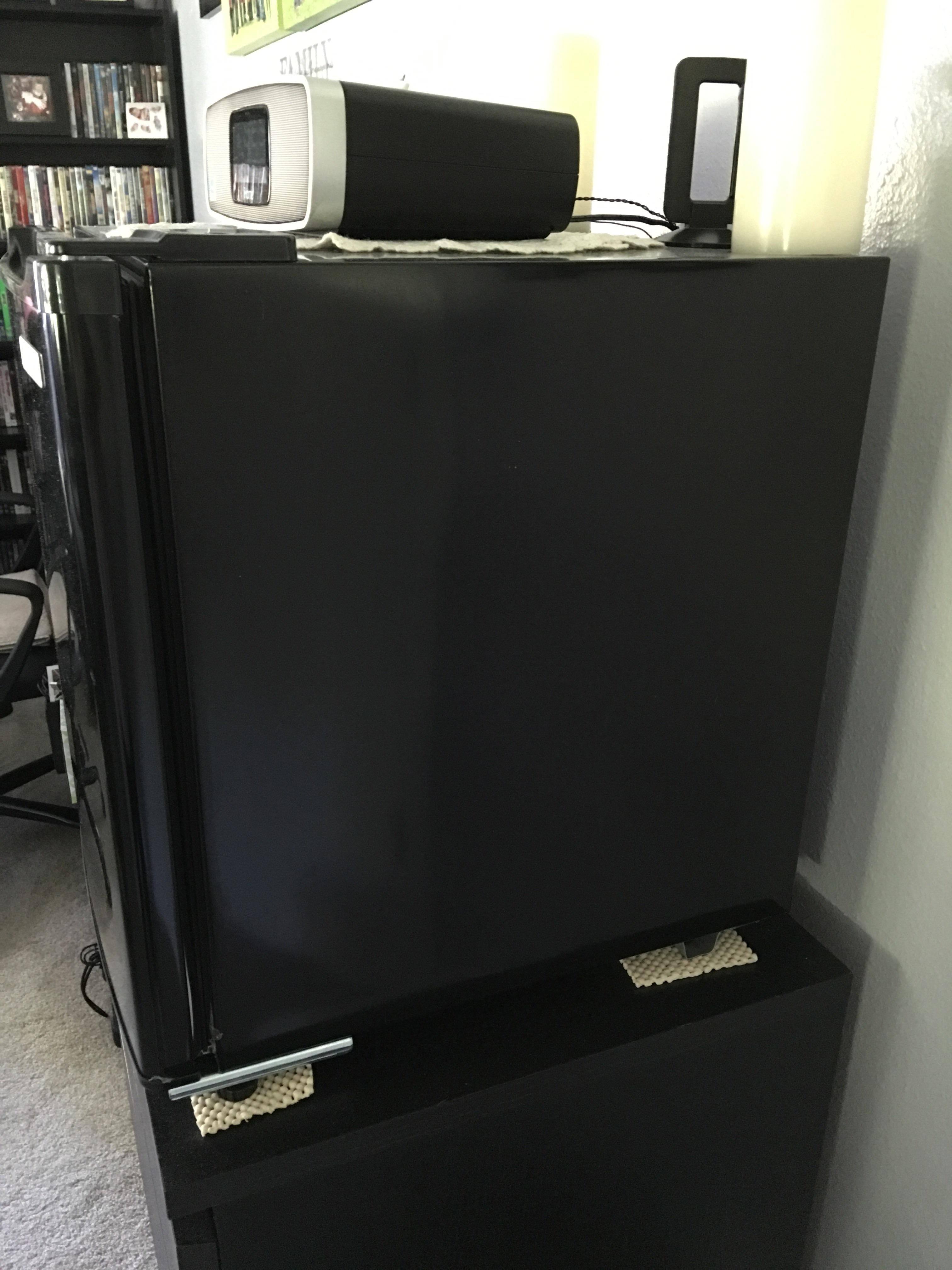 Comes in black and white., click to load a larger version