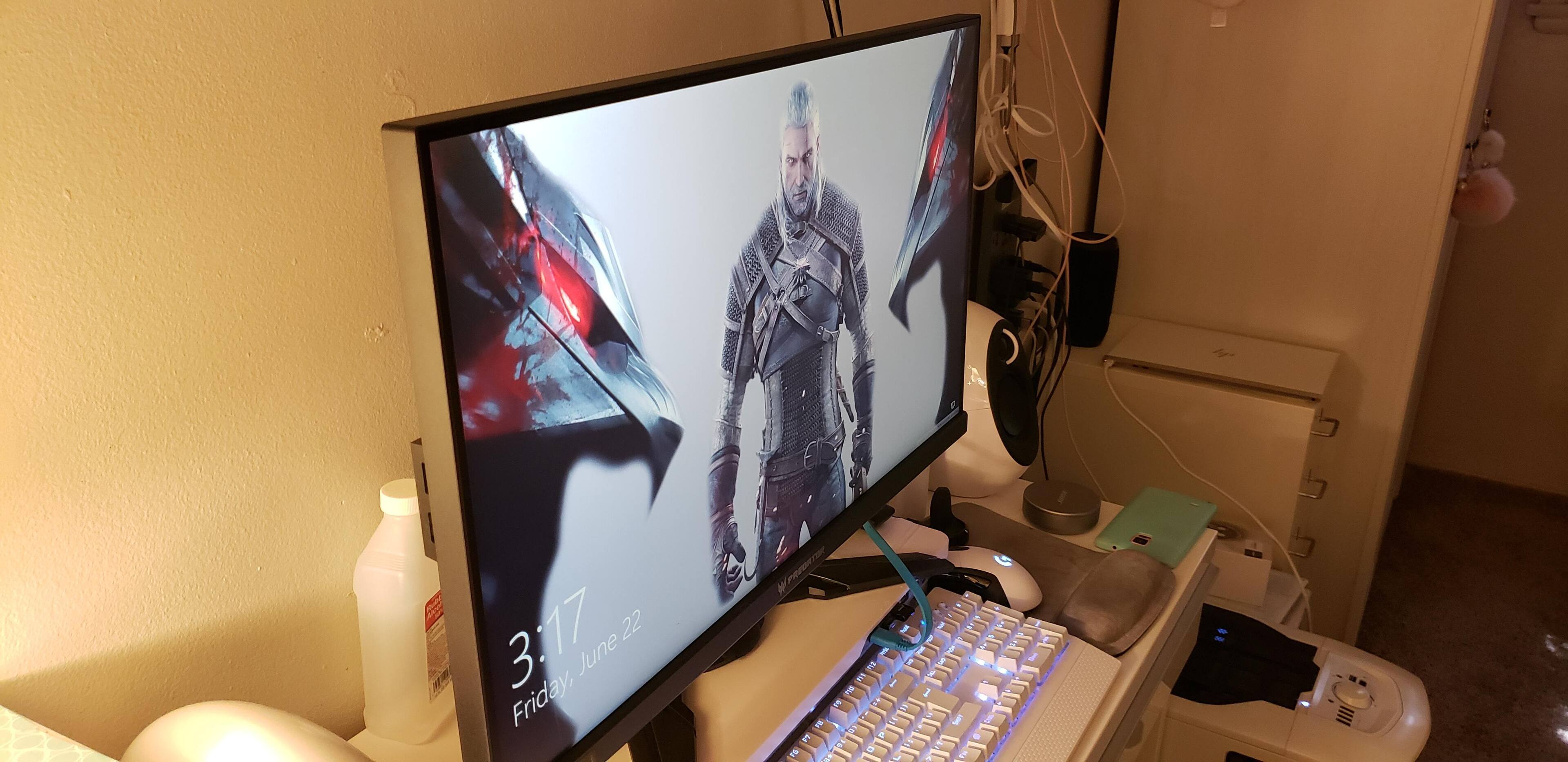 For a TN panel, side-to-side viewing angle is good., click to load a larger version