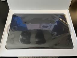 Wacom Intuos Pro Pen Drawing Tablet (Medium) Black PTH660 Wacom Intuos Pro Pen Drawing Tablet (Medium) Black PTH660