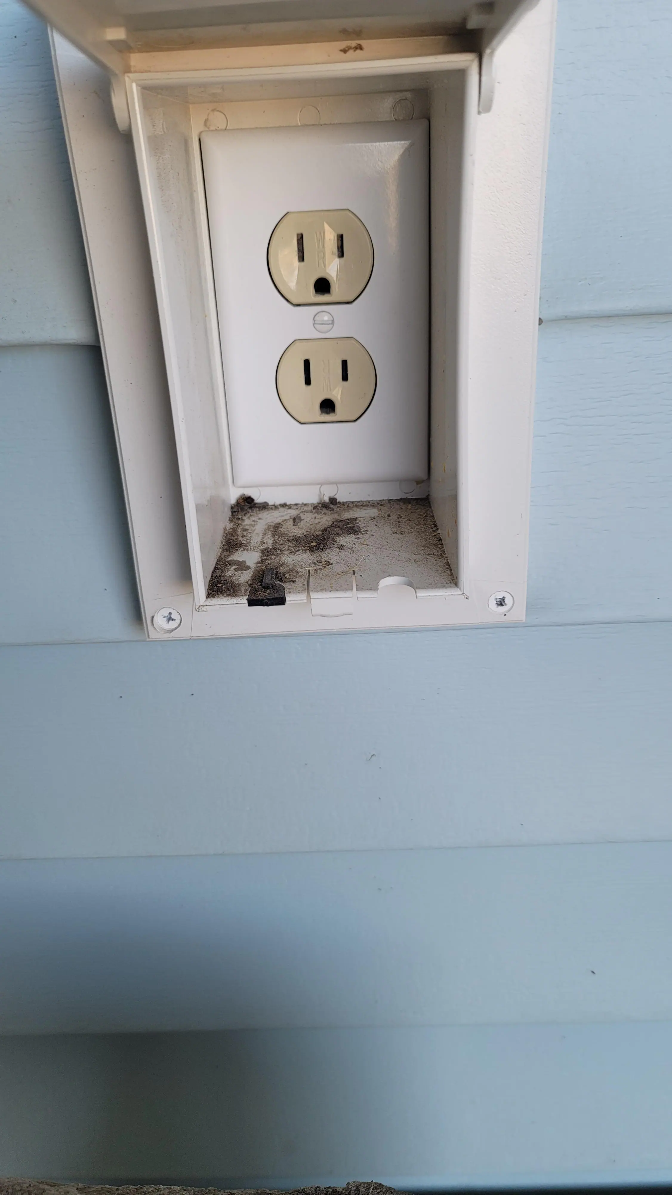 Embedded outlet, click to load a larger version