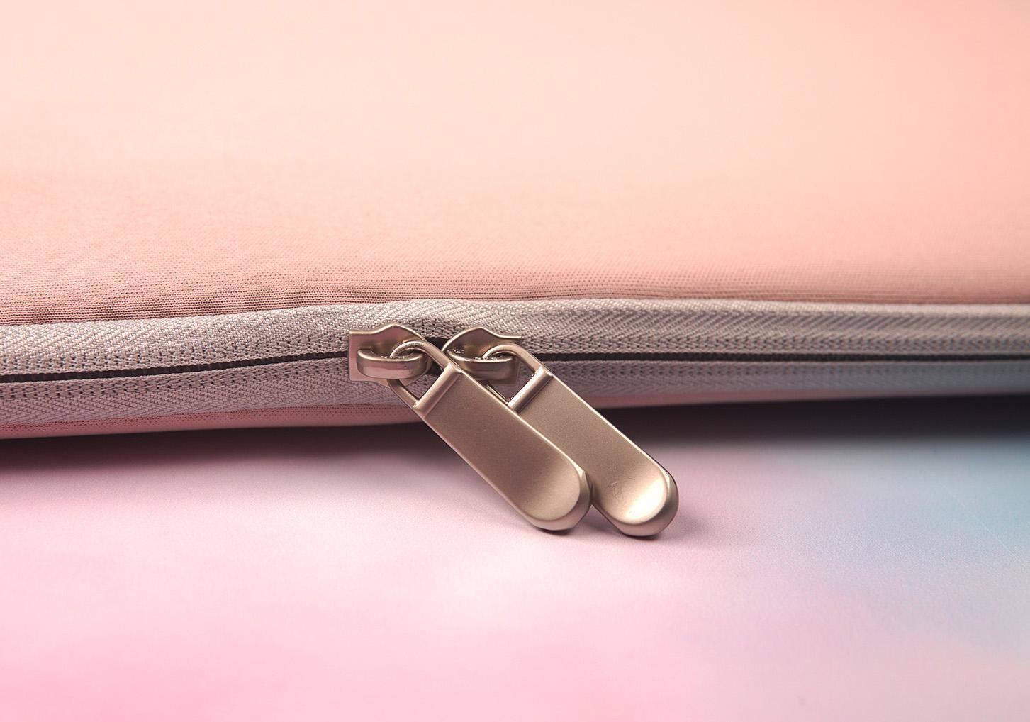 Dual zipper handles, click to load a larger version