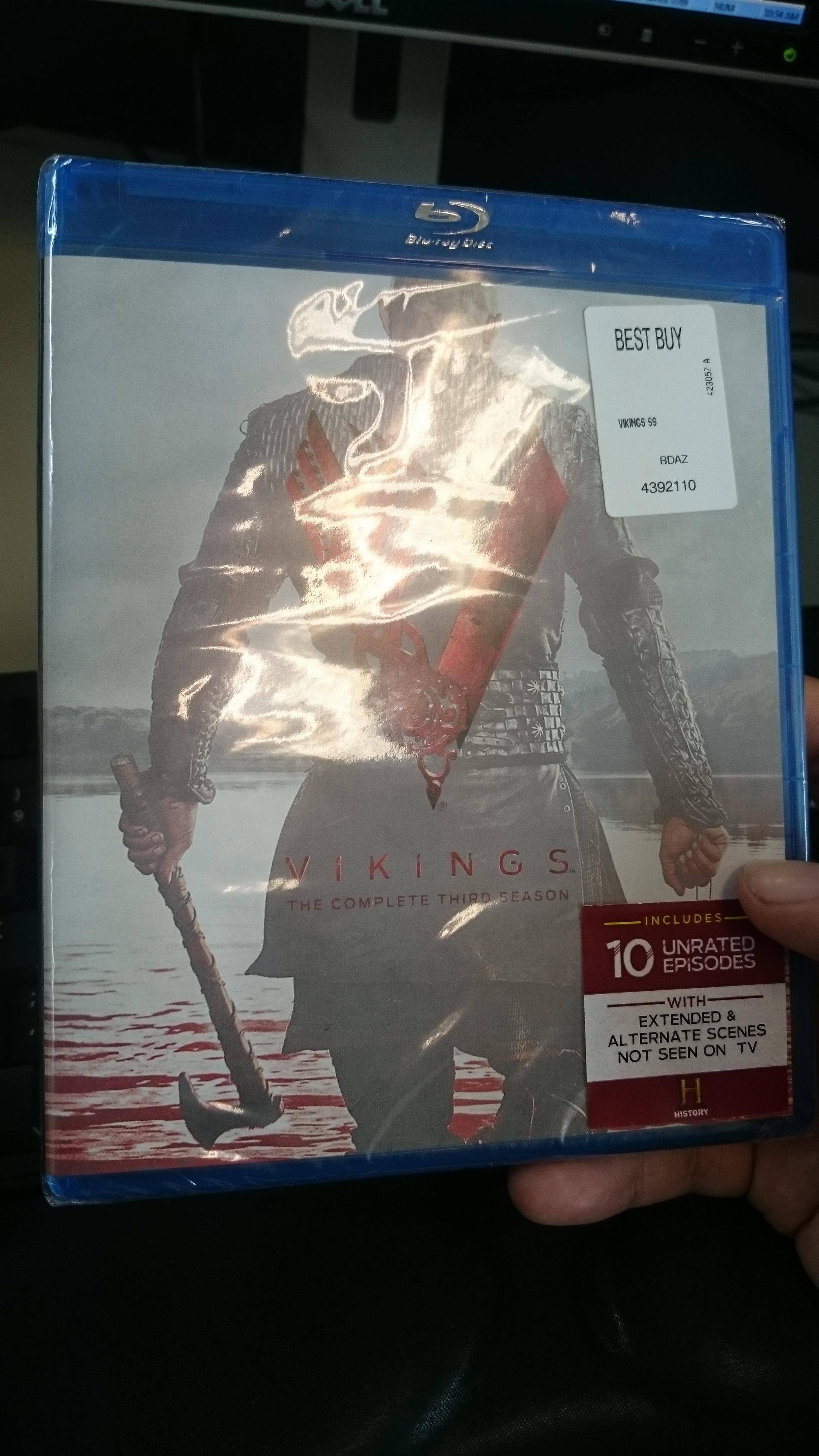 The product description showed a diferent movie package and cover than the one I got (flat blue case), click to load a larger version