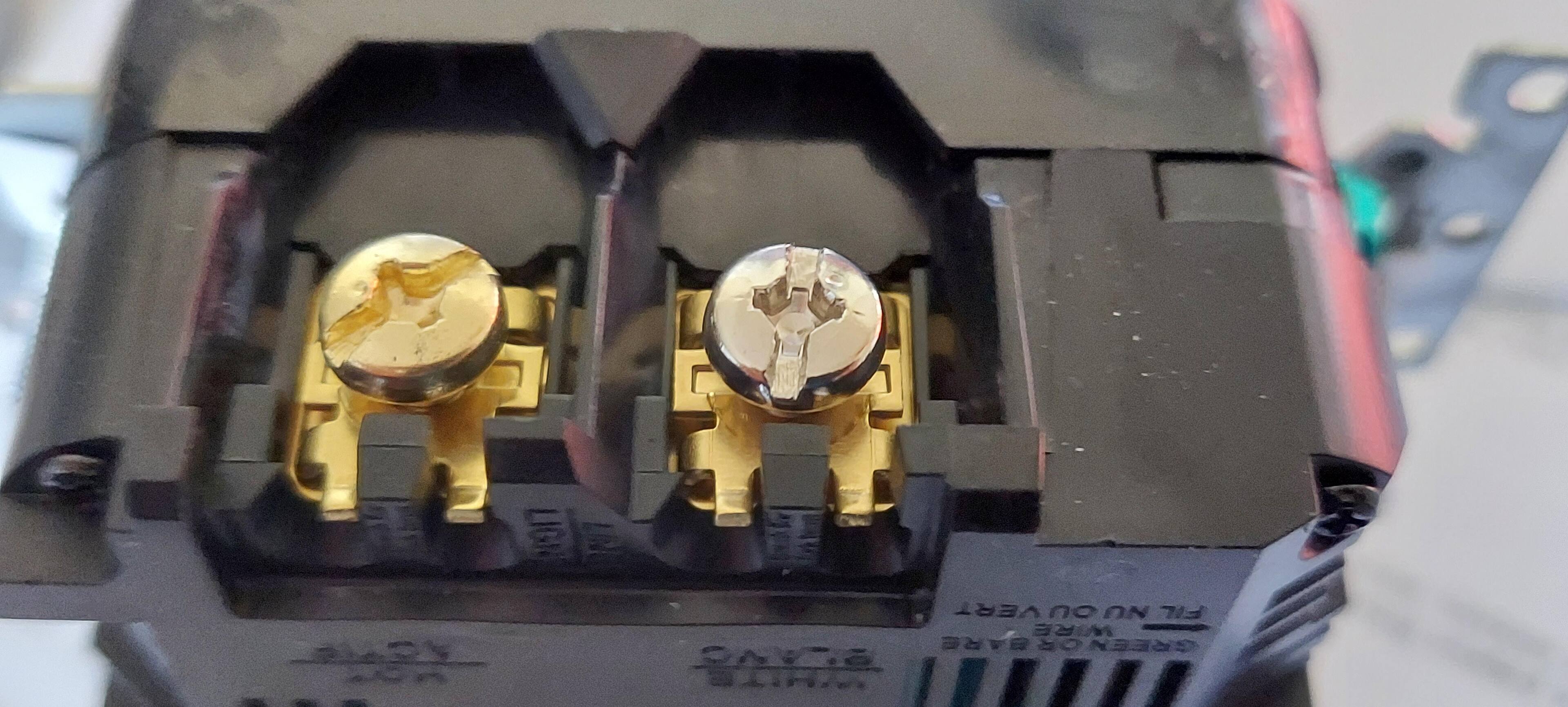 2 wires connect here, click to load a larger version