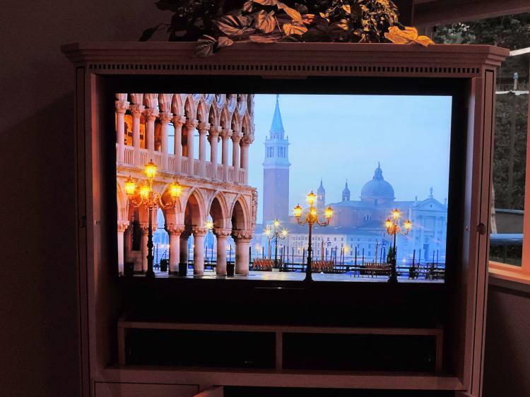 Sony 43" 4K TV, click to load a larger version