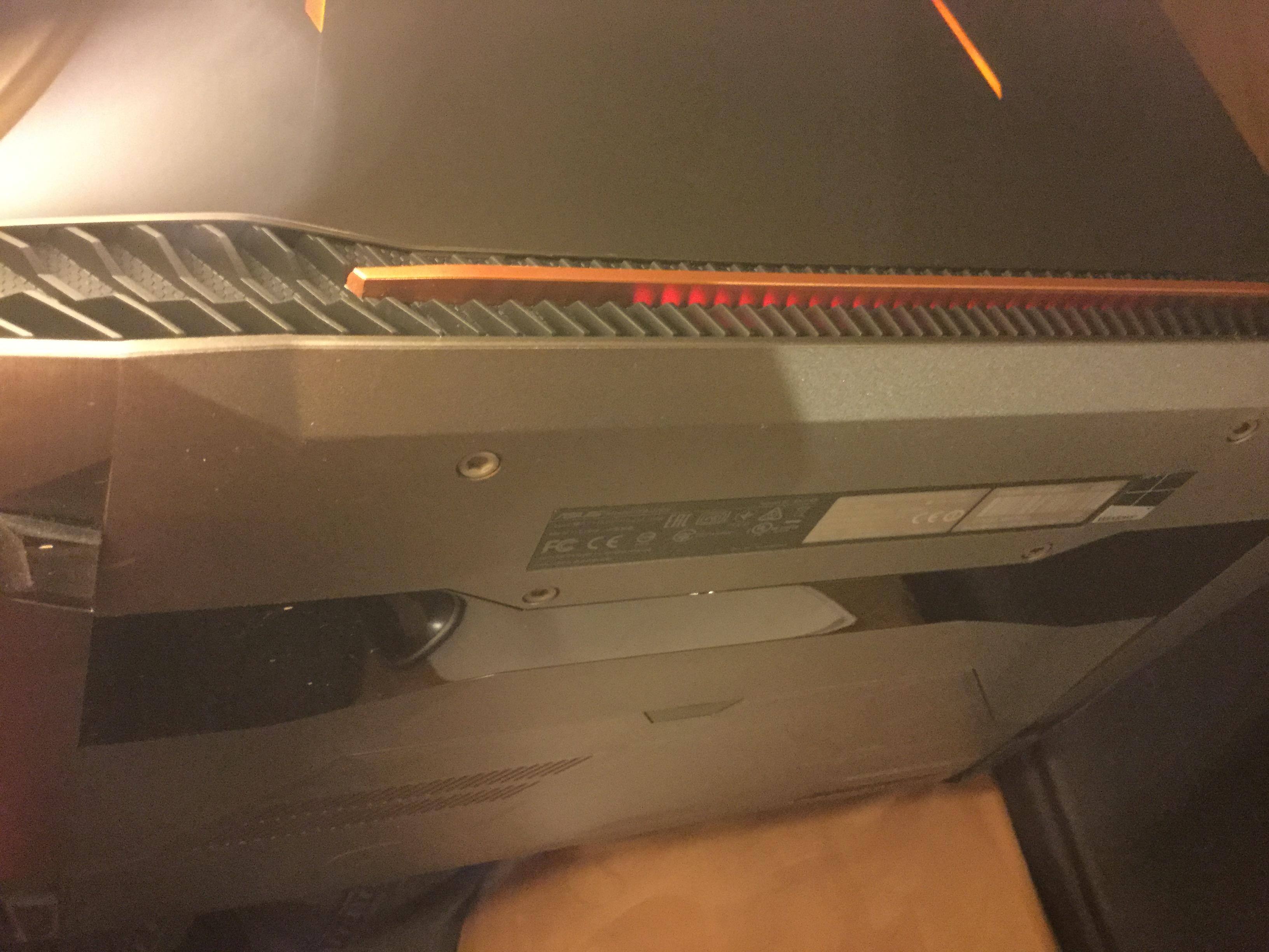 Back of G752, click to load a larger version