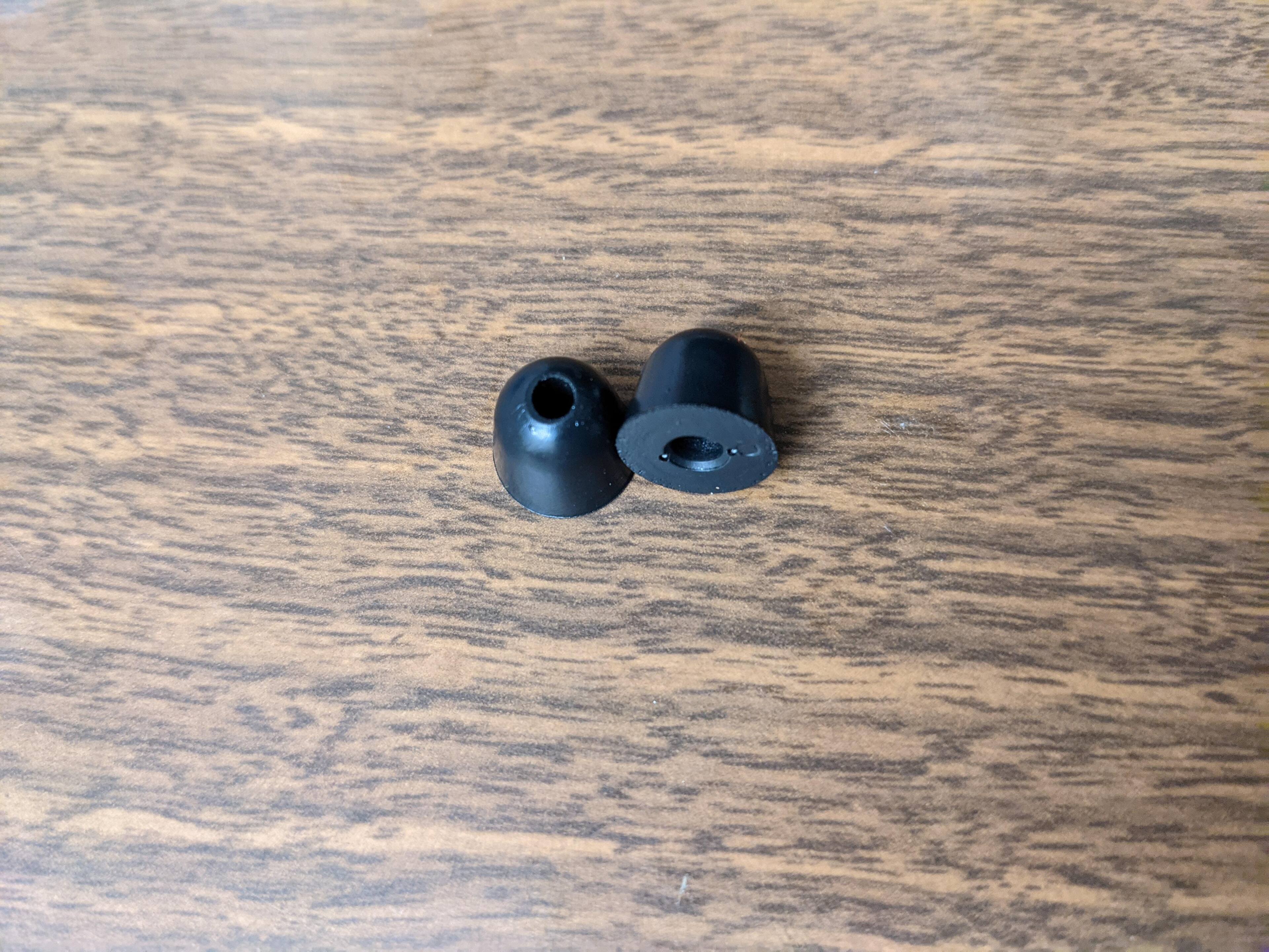 comes with two sizes of memory foam tips,, click to load a larger version