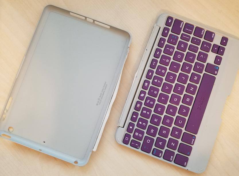 Hinge broken after 8 months, click to load a larger version