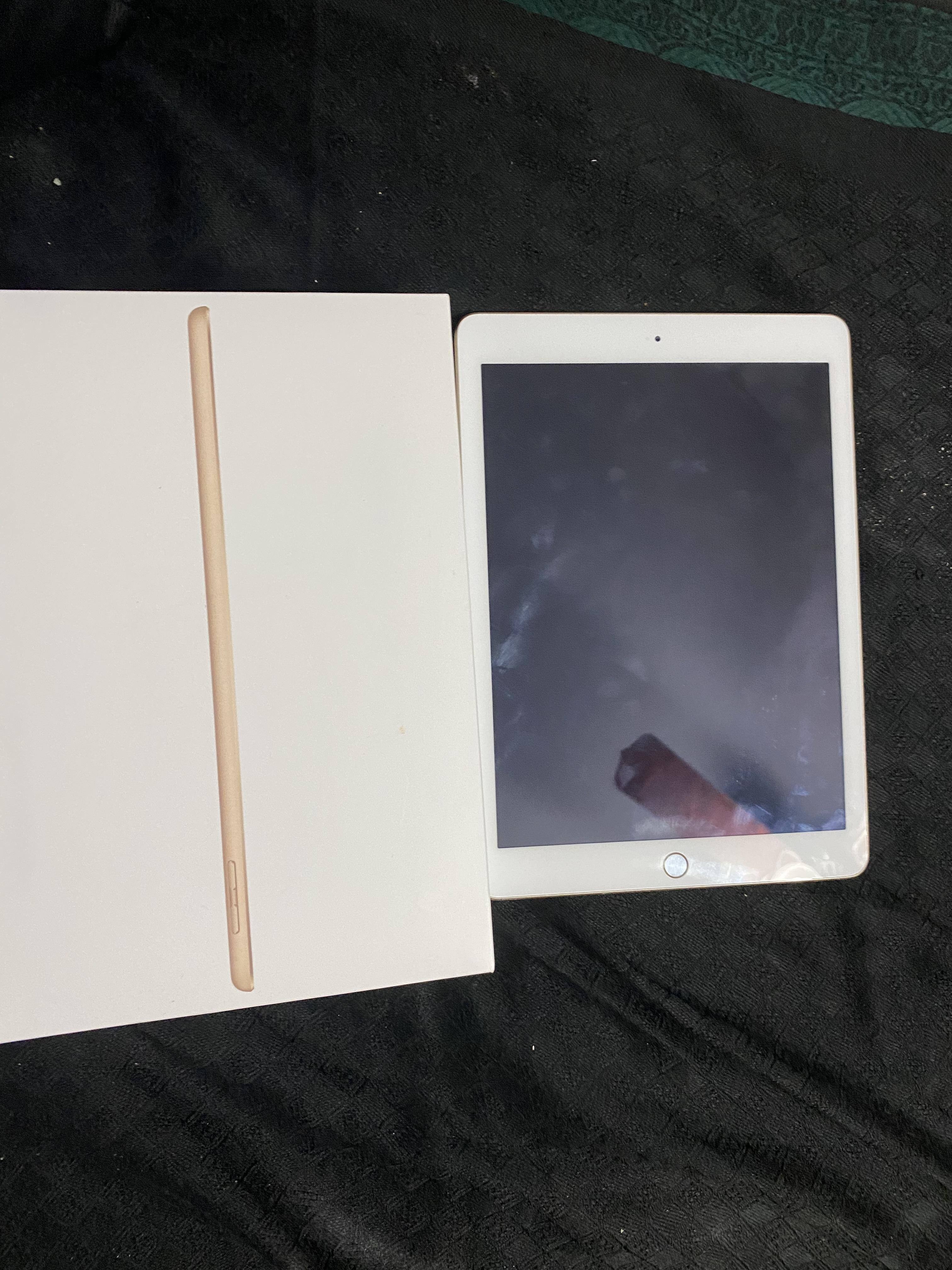 Apple iPad (5th generation) with WiFi 32GB Gold MPGT2LL/A - Best Buy