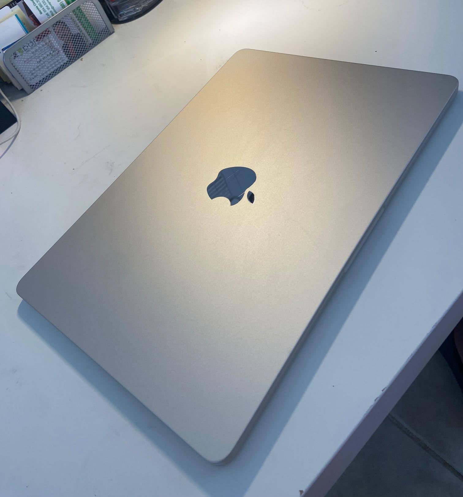 M2 MacBookAir スターライト 16GB 256GB US配列 Apple 13-inch MacBook Air M2 chip, 16GB RAM, 256GB Flash, 8-Core GPU,