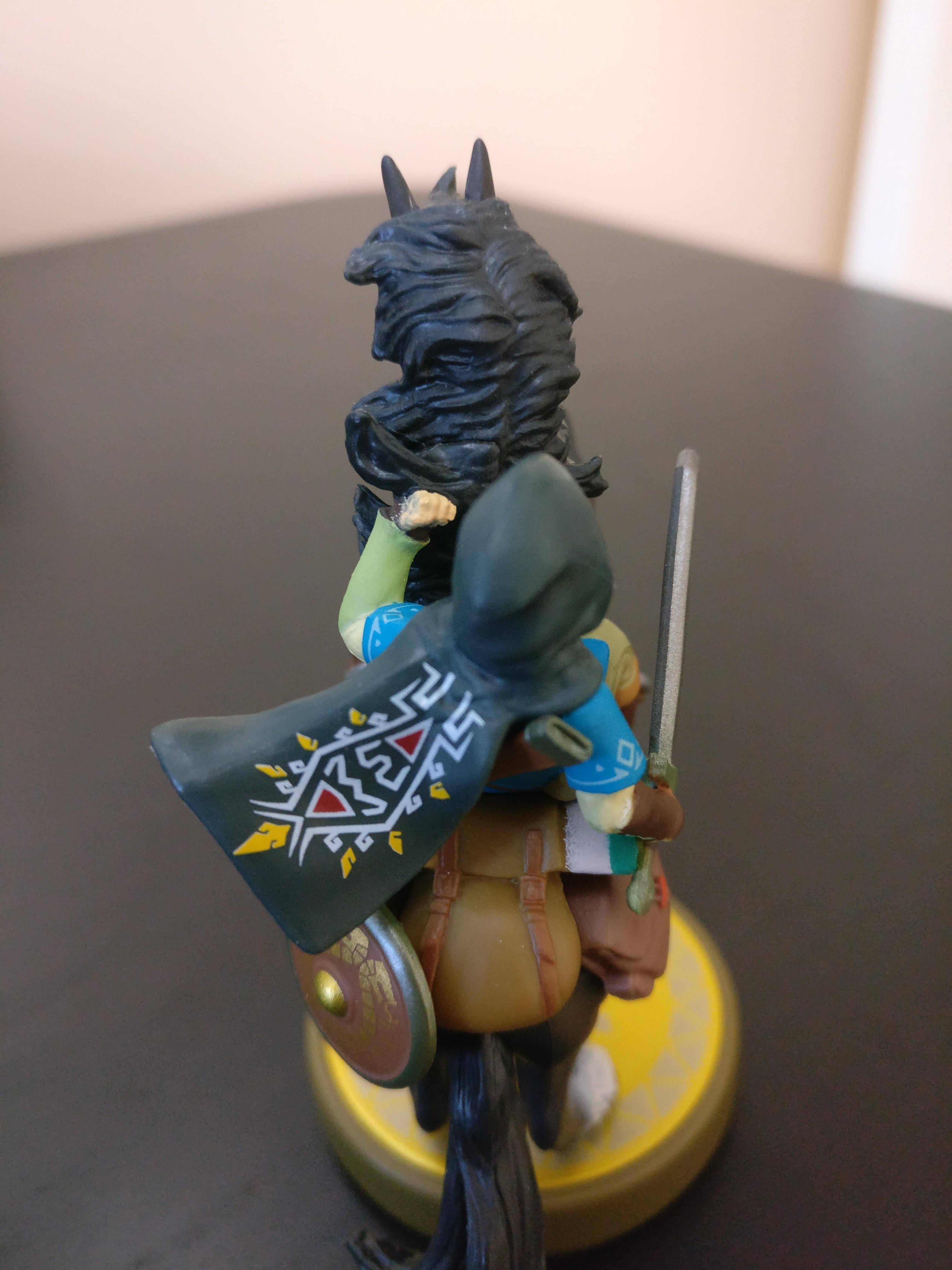 Detail on cape is nicely done, click to load a larger version