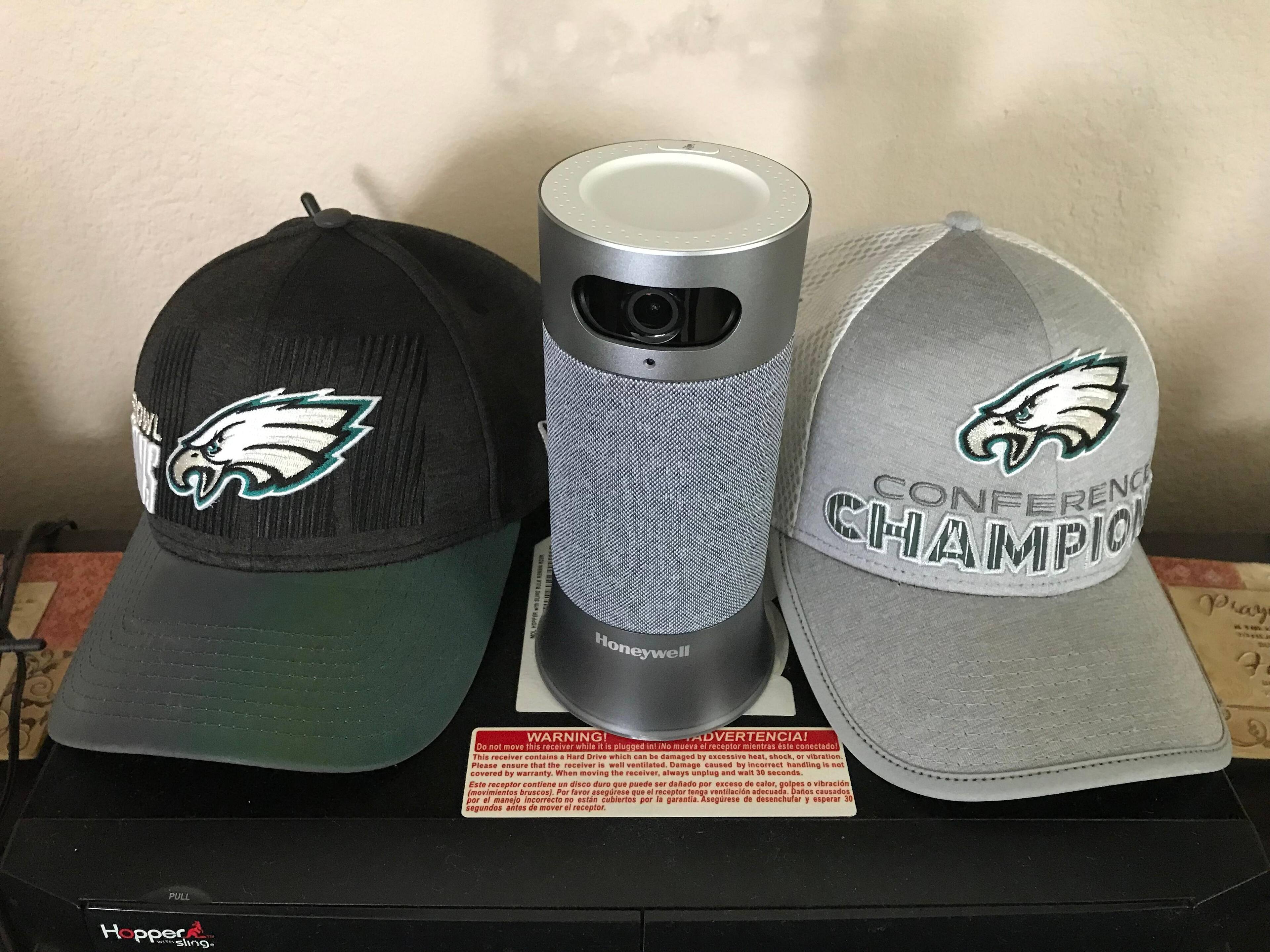 Very small base, which is nice., click to load a larger version