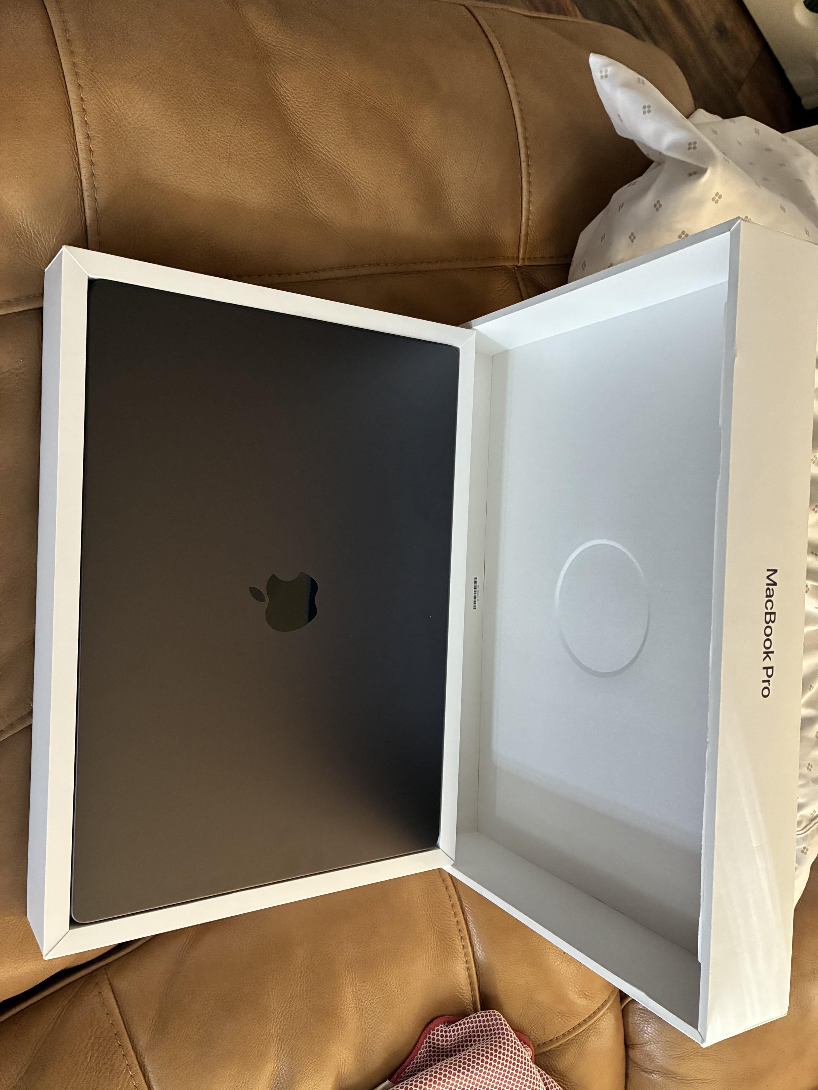 16 inch MacBook Pro Apple M5 Max chip with 18 core CPU and 40 core