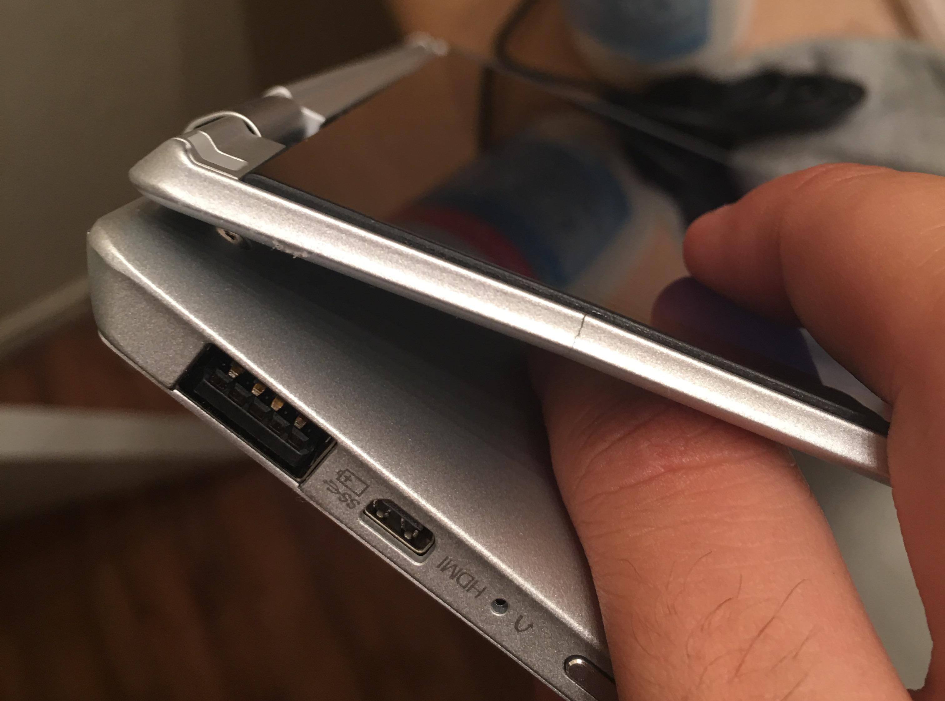 Crack caused by slight force while cleaning the display with a finger propped behind., click to load a larger version