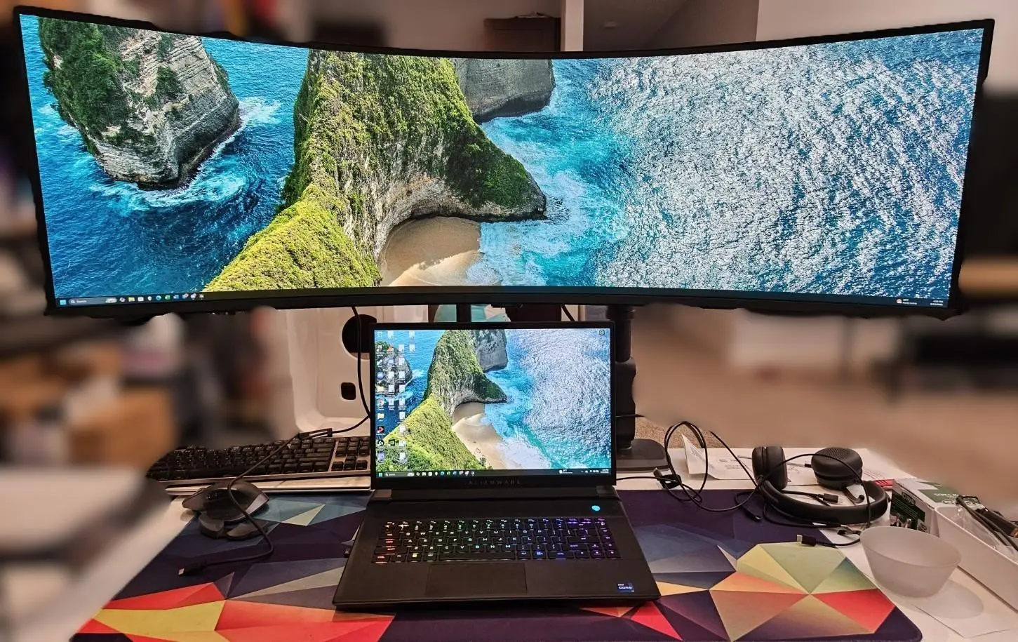 The G9 makes even a large 16in Alienware laptop look small., click to load a larger version