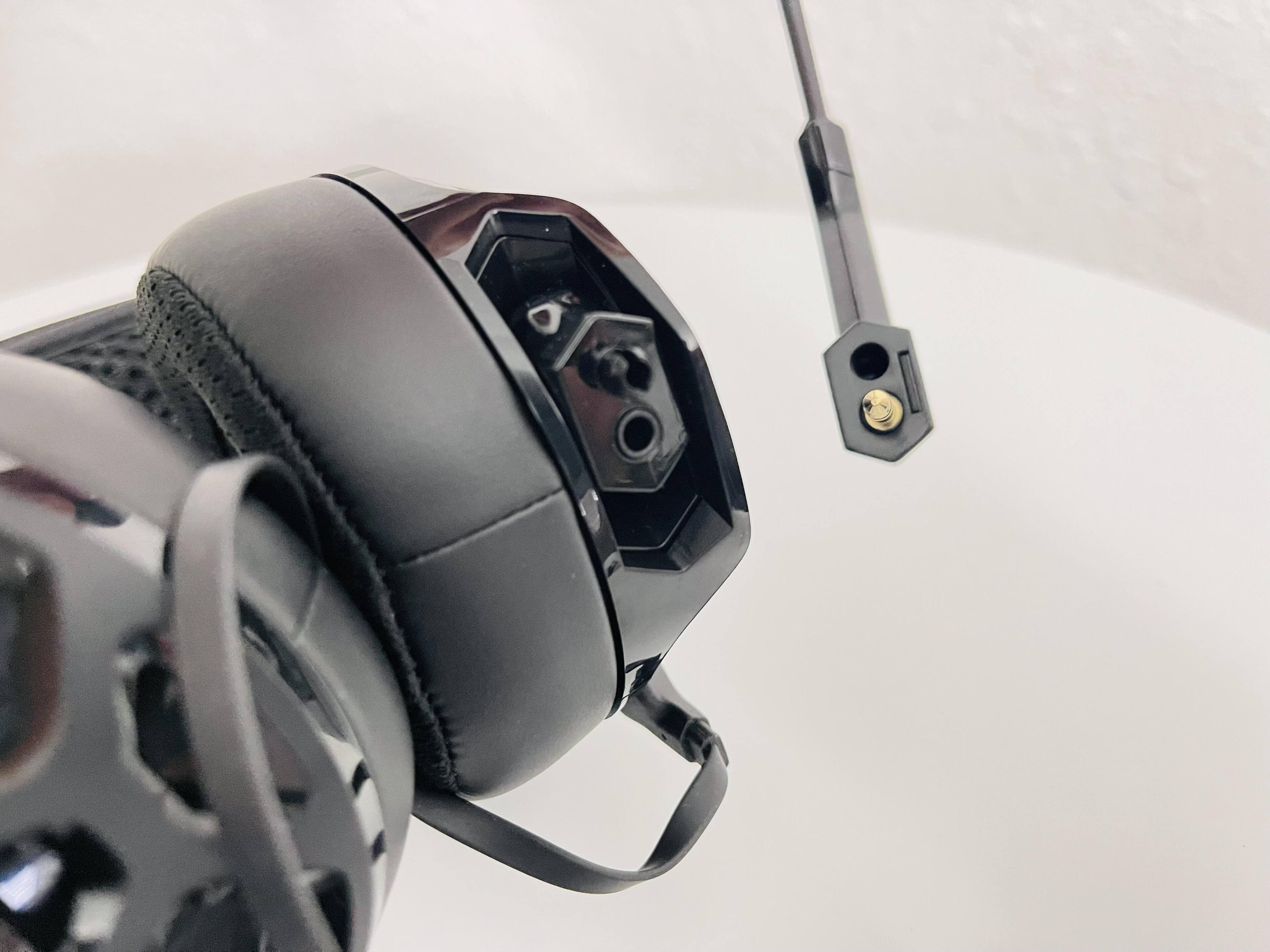 Detachable Mic, click to load a larger version