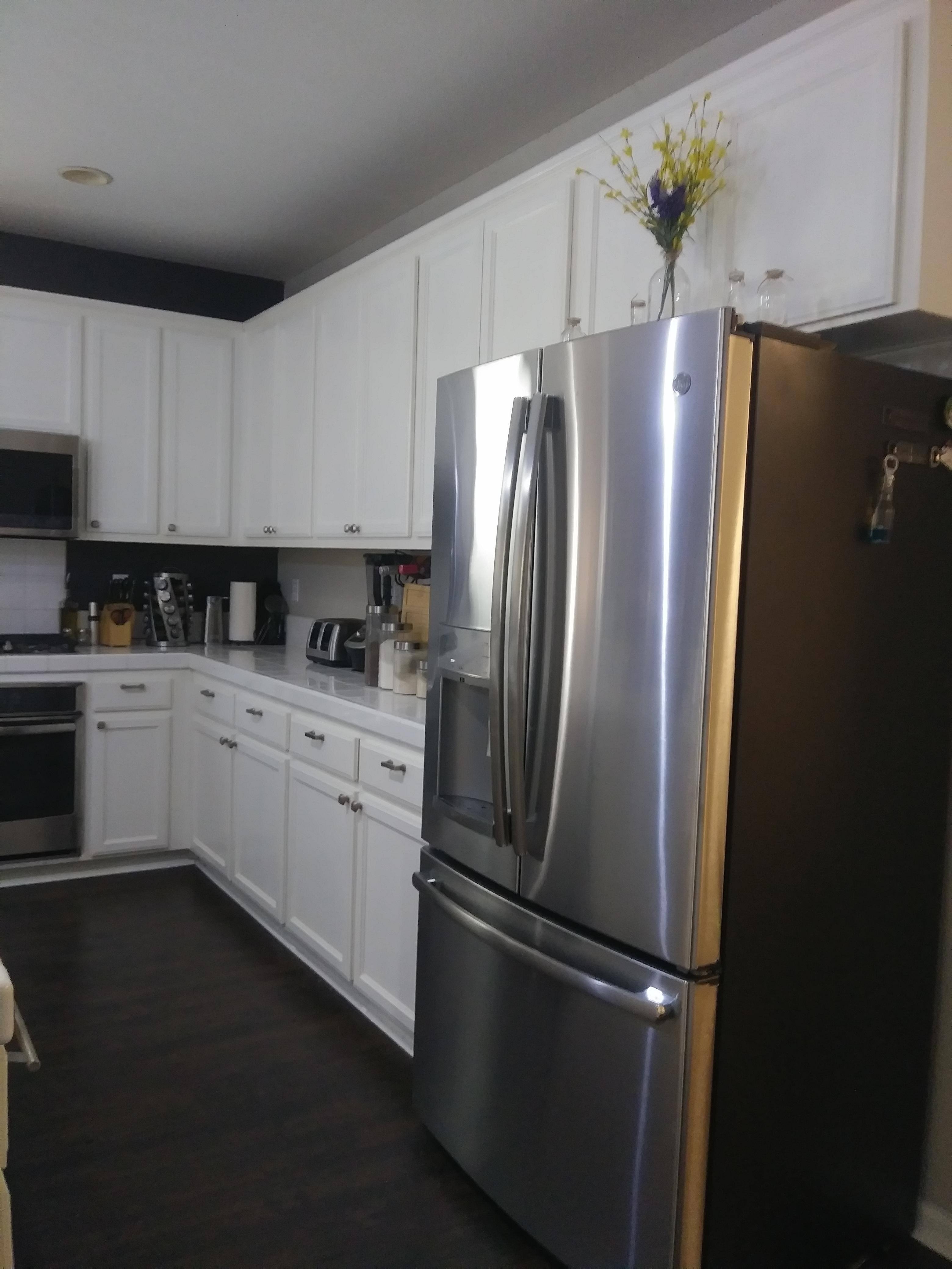 Stainless steel front, but sides are black. I always assumed that everything would be a stainless finish. Just an FYI, click to load a larger version