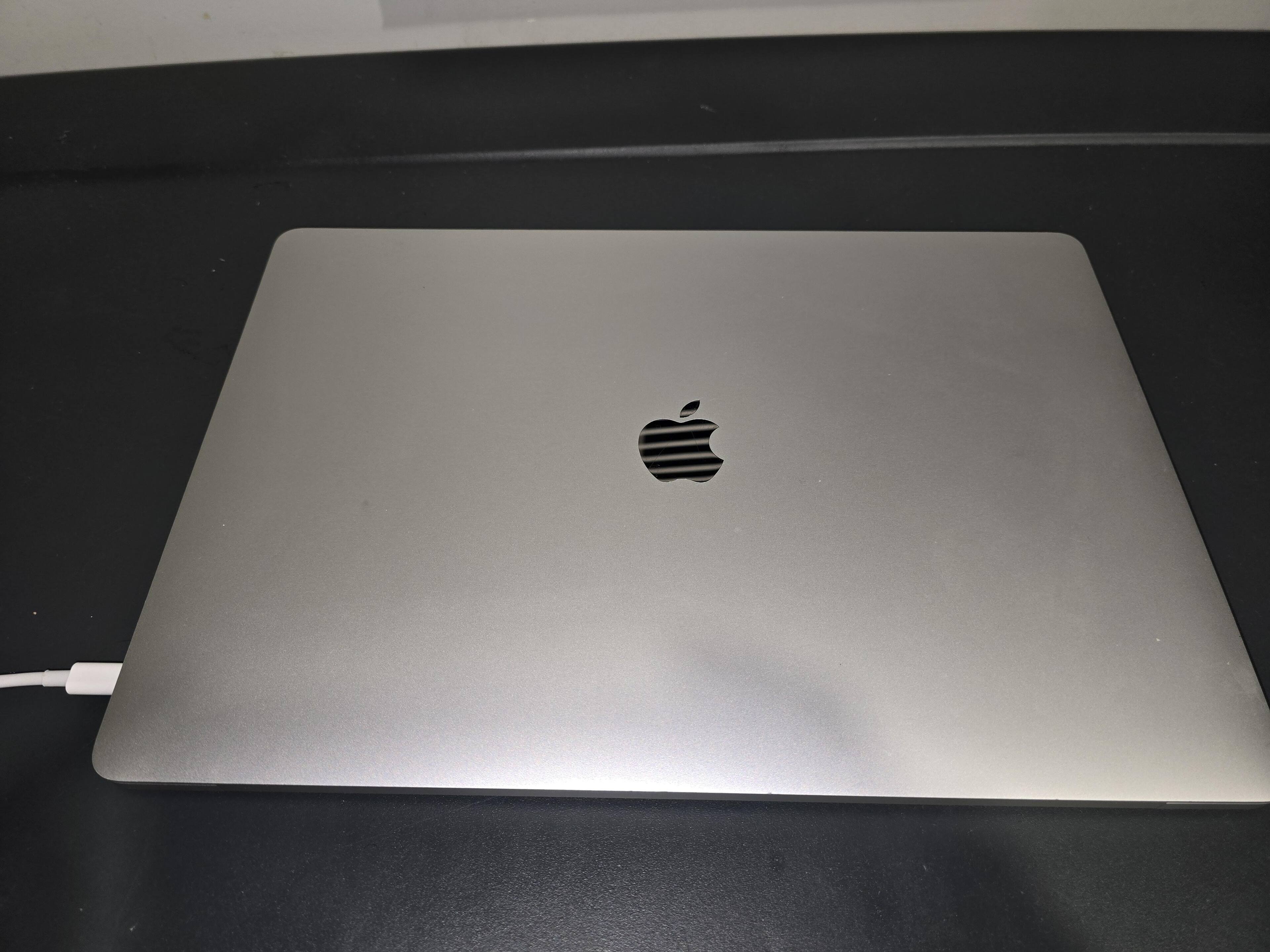 Apple MacBook Pro 16