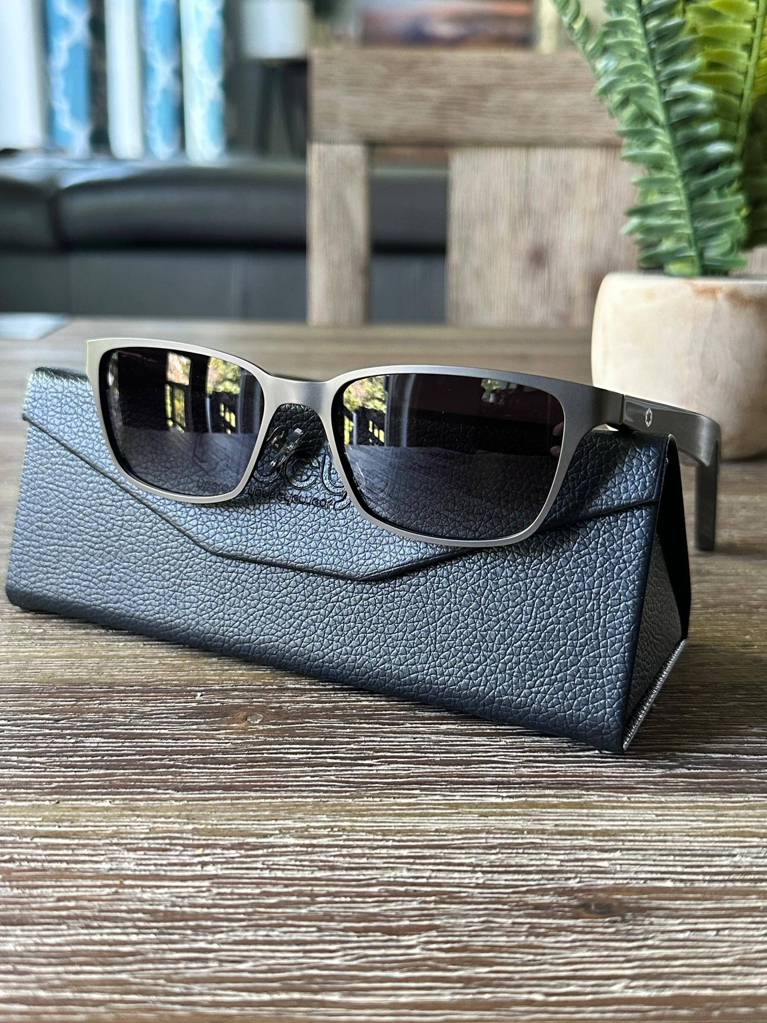 Metal frame but plastic temples, click to load a larger version