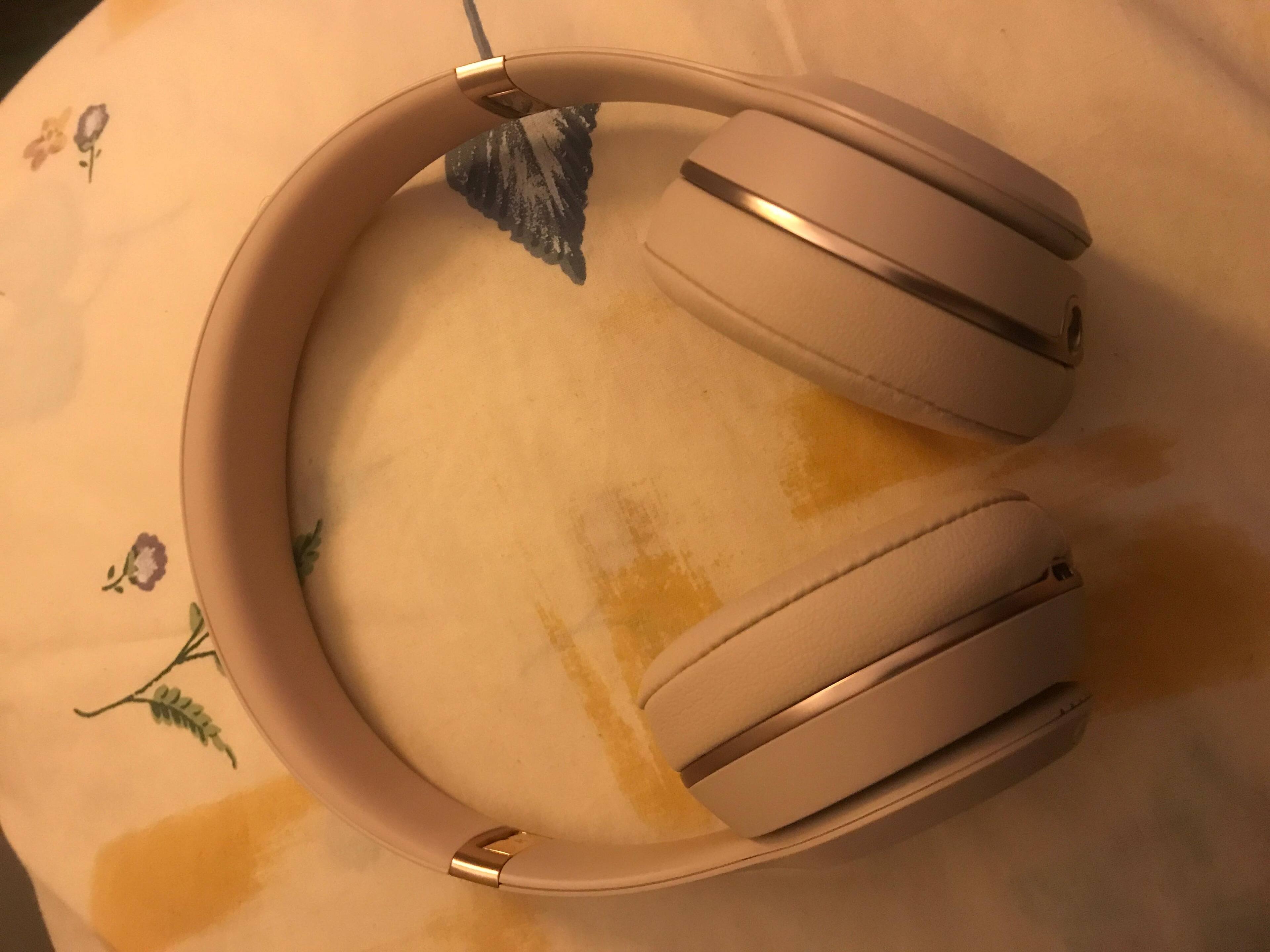 Beats Refurbished Excellent Solo3 Wireless Headphones Mickey's