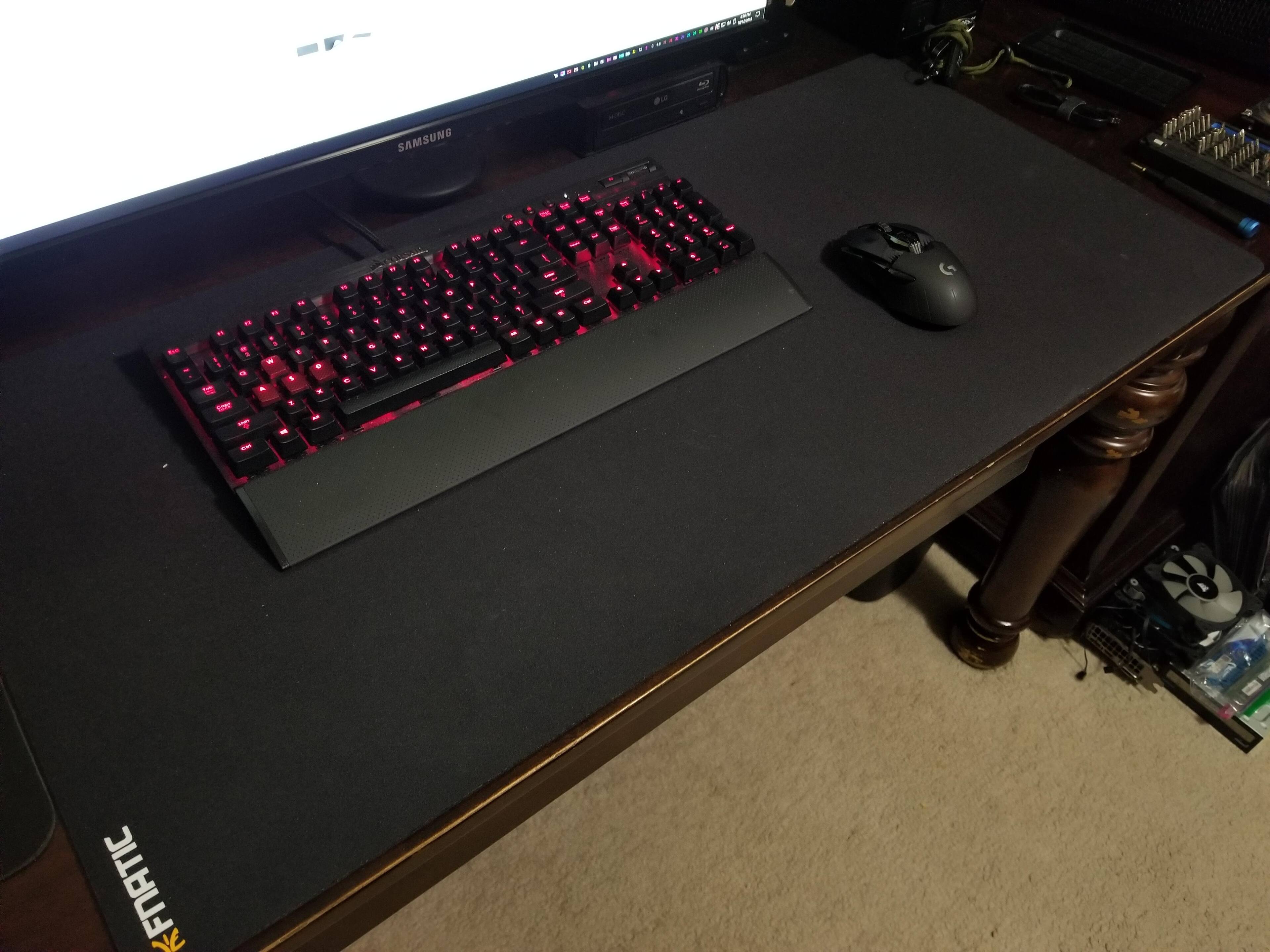 Fnatic Focus 2, Desktop Size - 950mm x 450mm x 3mm, click to load a larger version