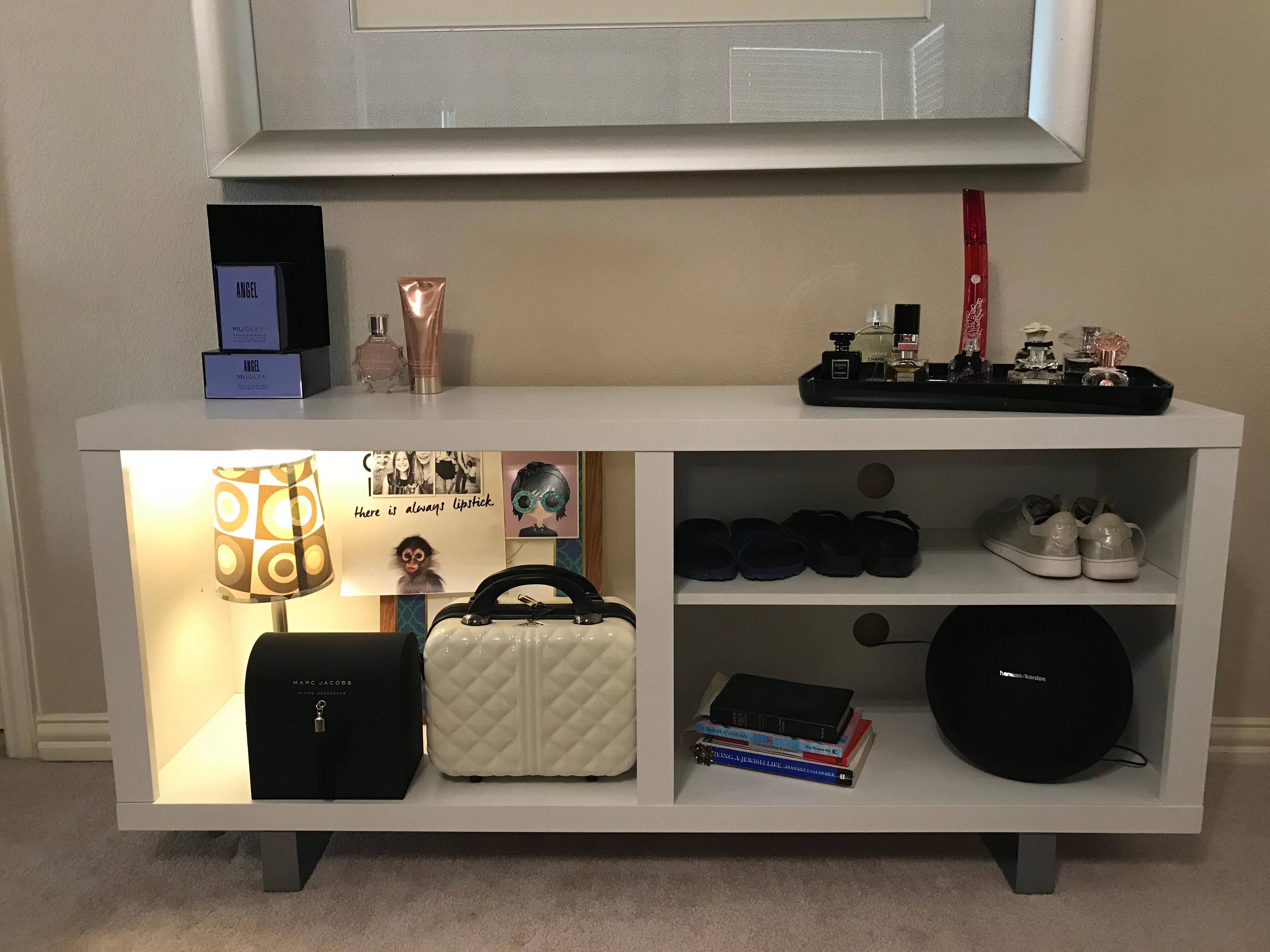 Shelves Adjustable, click to load a larger version