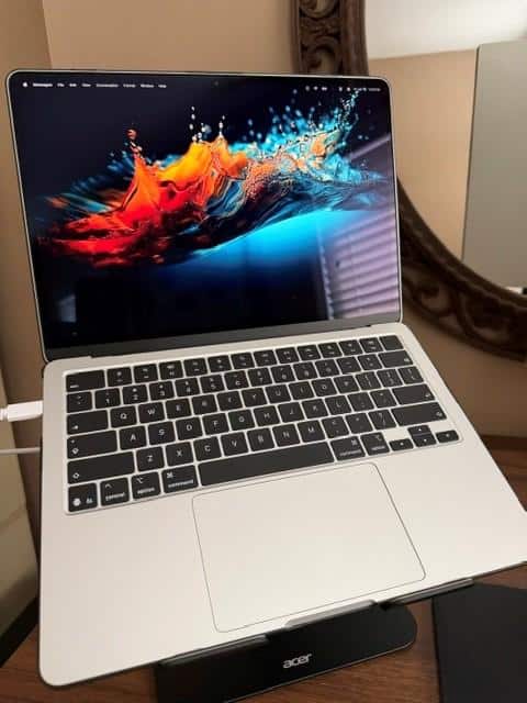 13 inch MacBook Air Apple M5 chip with 10 core CPU and 8 core GPU