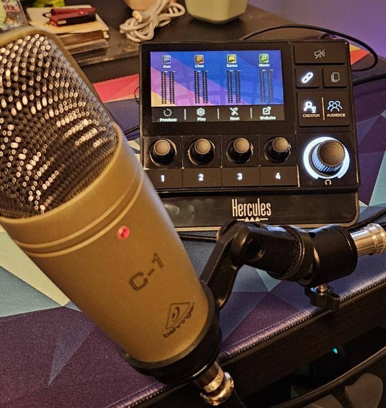 I found it worked great with a budget Behringer XLR microphone, having a crisp and clean sounds.  I'll be looking into some better microphones with the upcoming Holiday Sales., click to load a larger version
