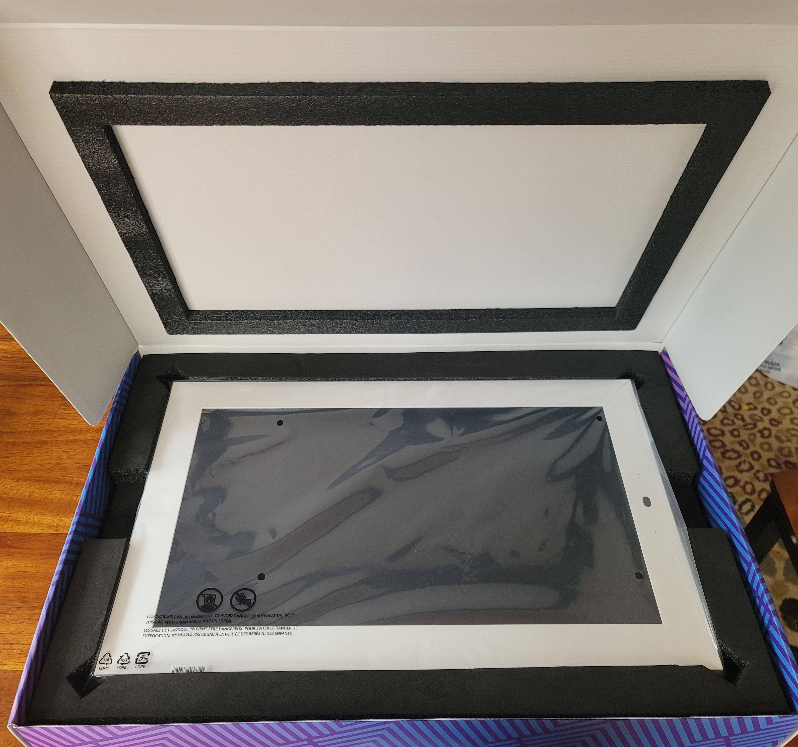 Opening up the box treats you to a nice view of the beautiful IPS panel, click to load a larger version